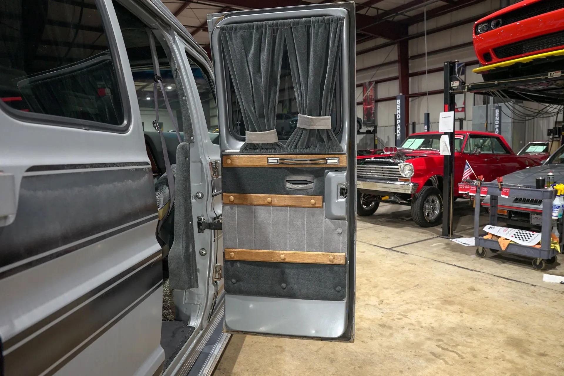 1987 Ford Econoline E-150