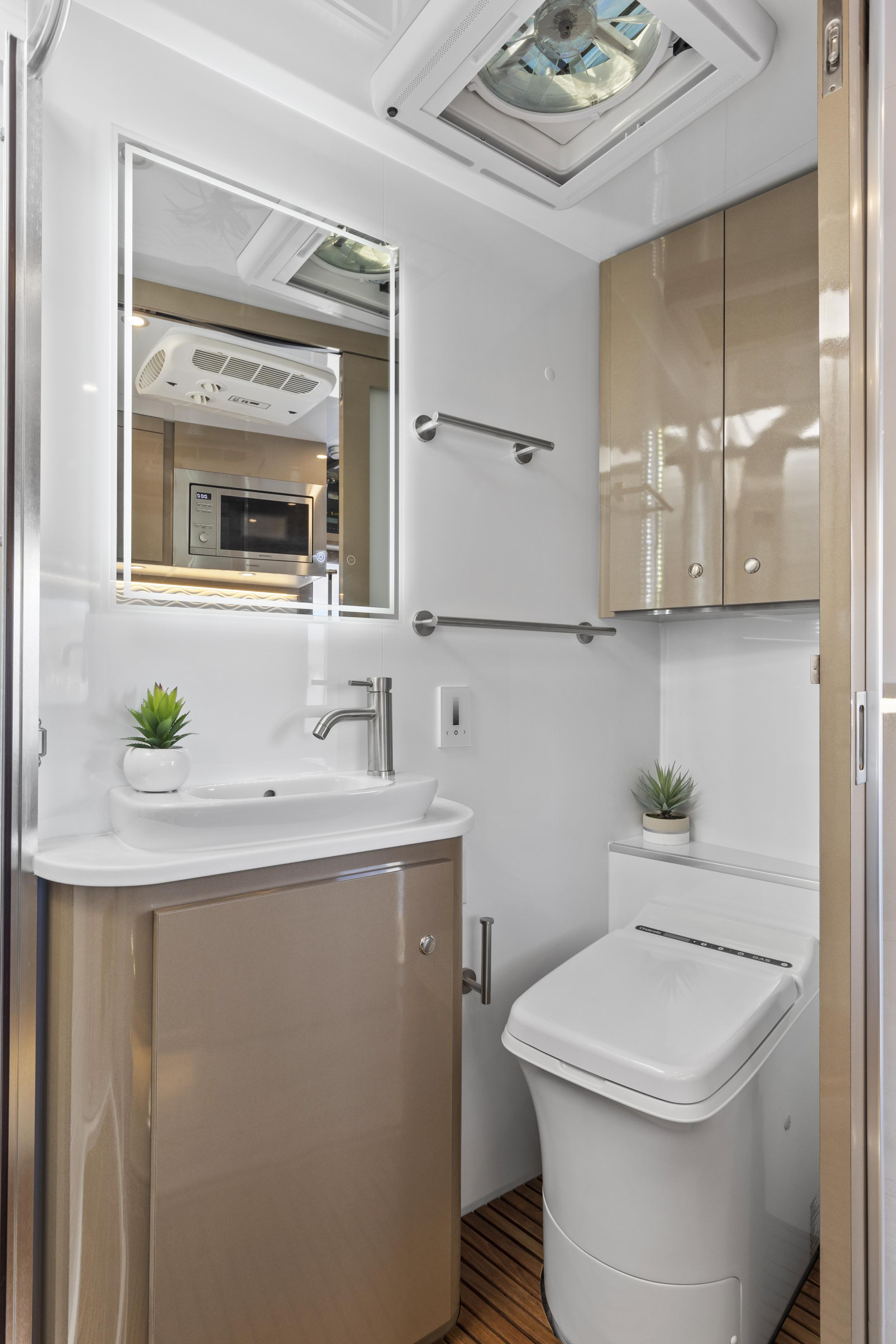 2017 Kenworth Expedition Vehicle