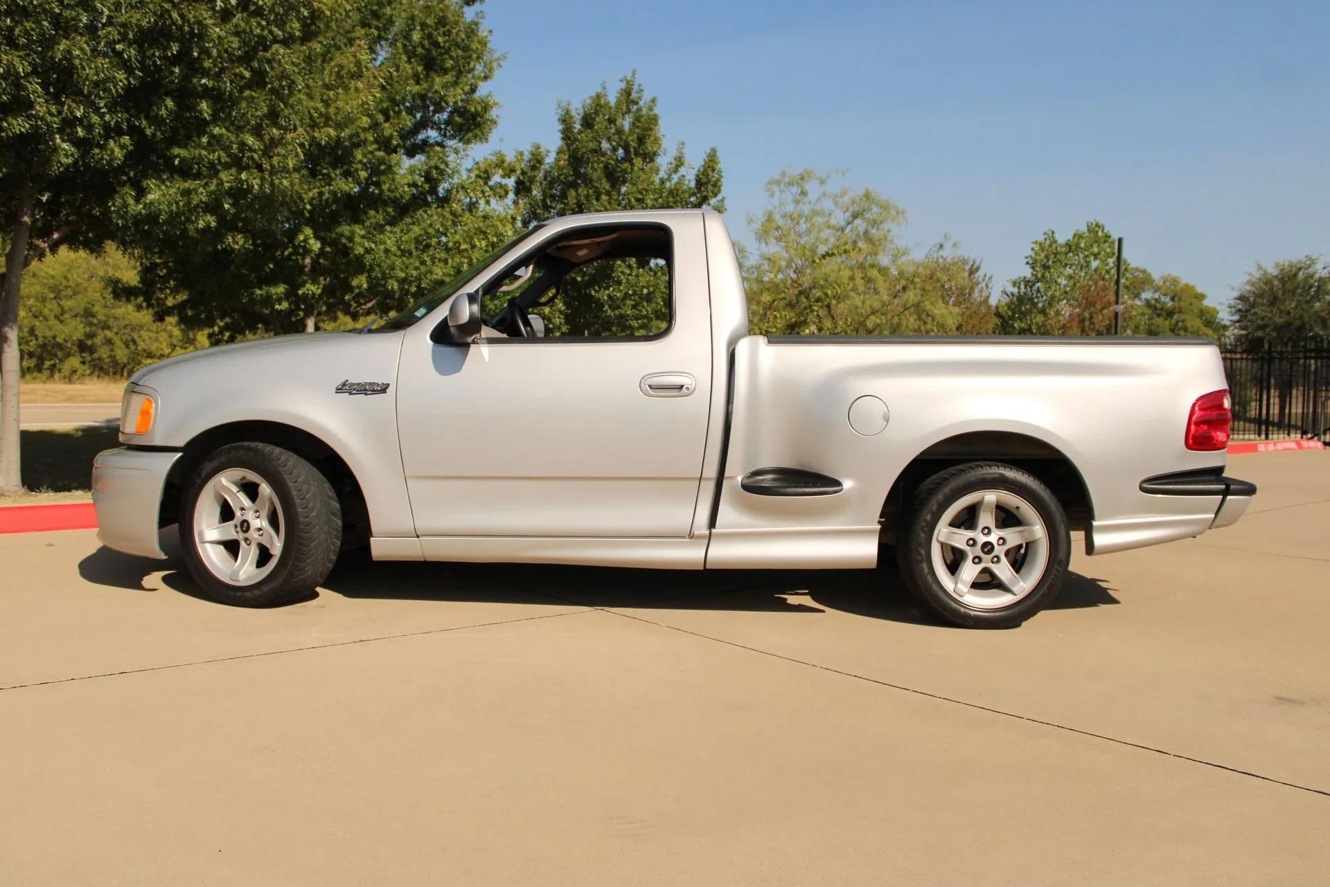 2000 Ford F150 SVT Lightning - 4