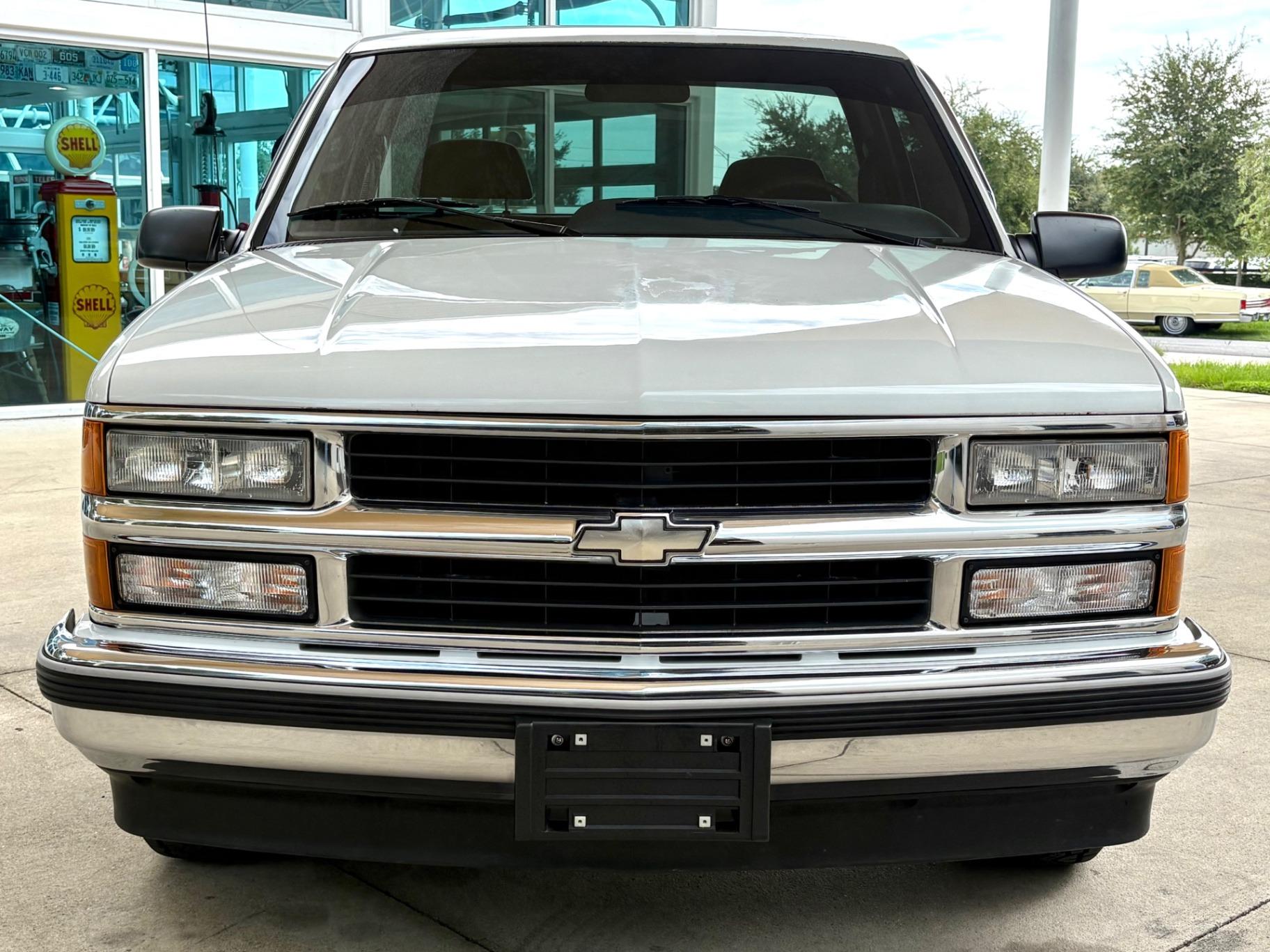1995 Chevrolet C1500 Cheyenne - 3