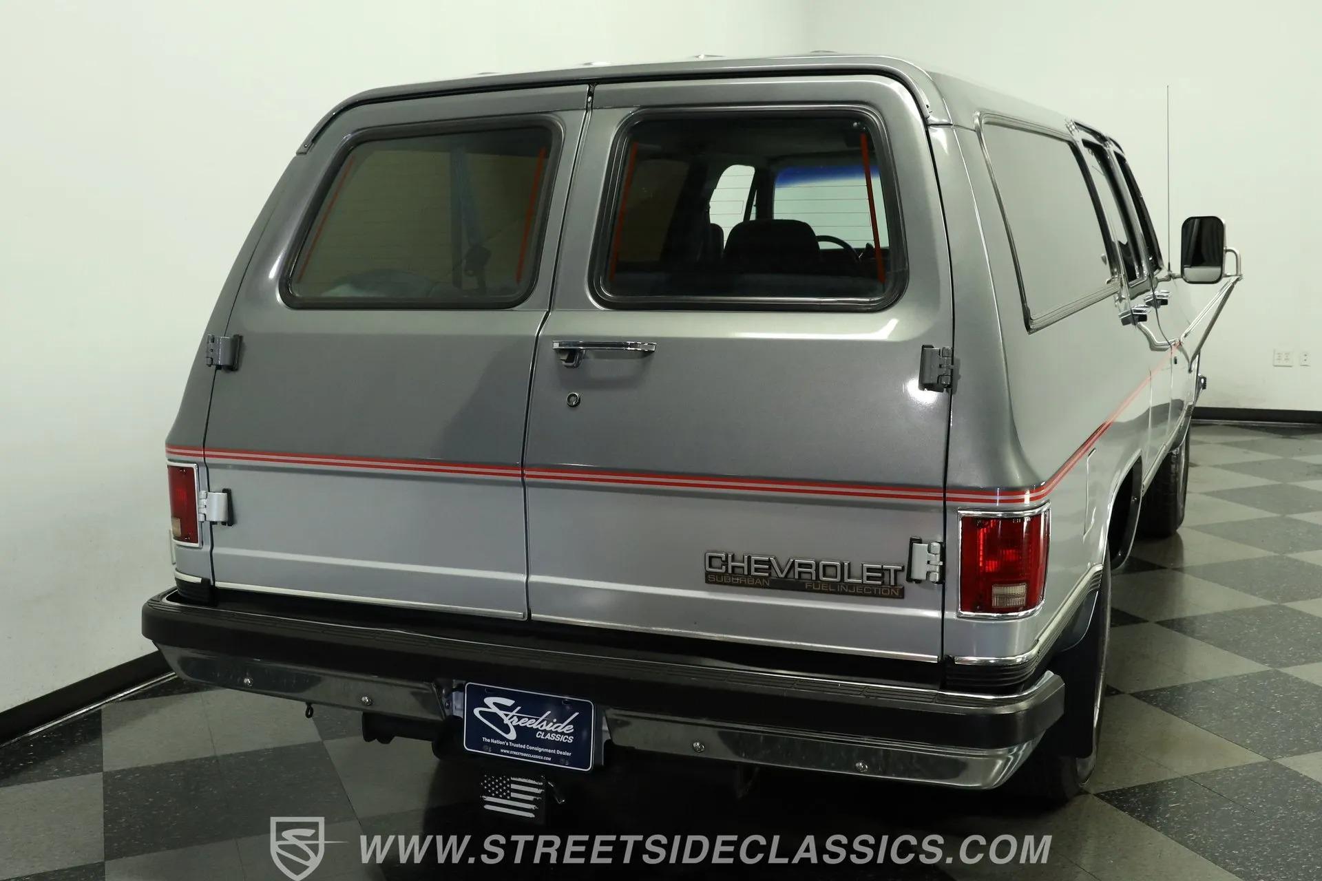 1990 Chevrolet Suburban R2500