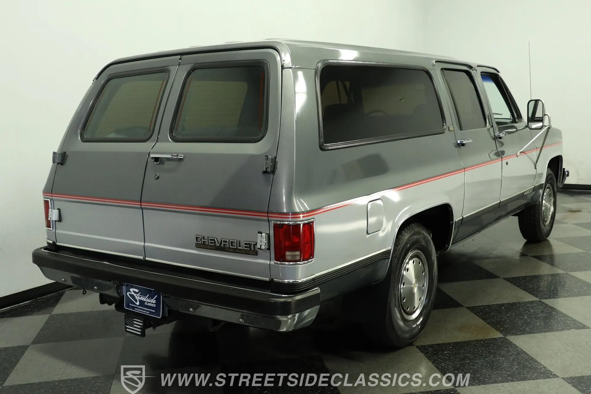 1990 Chevrolet Suburban R2500