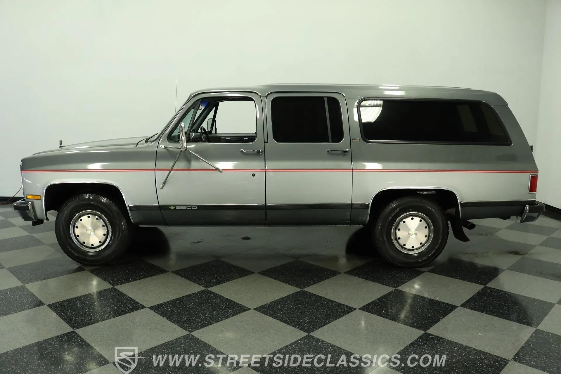 1990 Chevrolet Suburban R2500 - 2