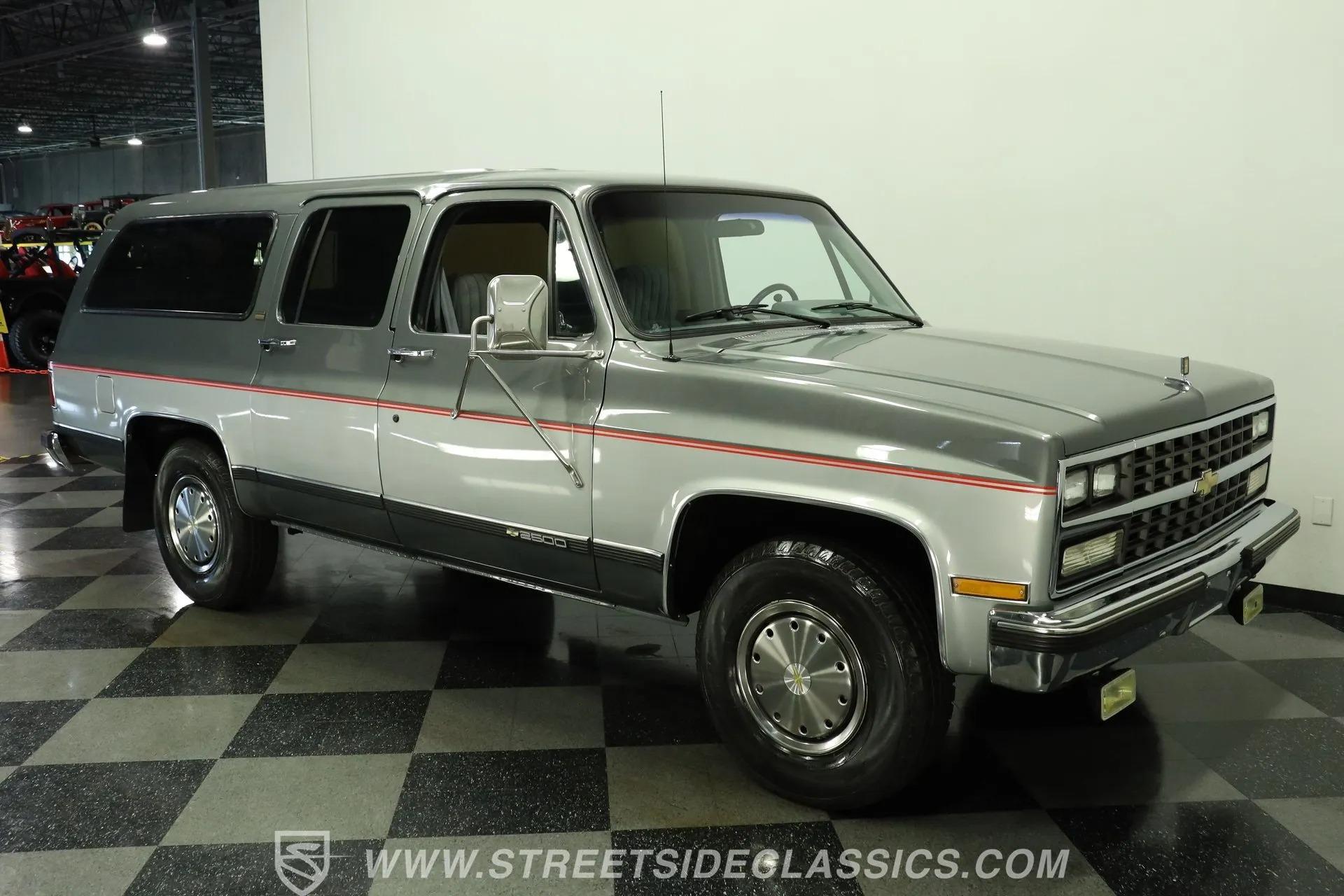 1990 Chevrolet Suburban R2500