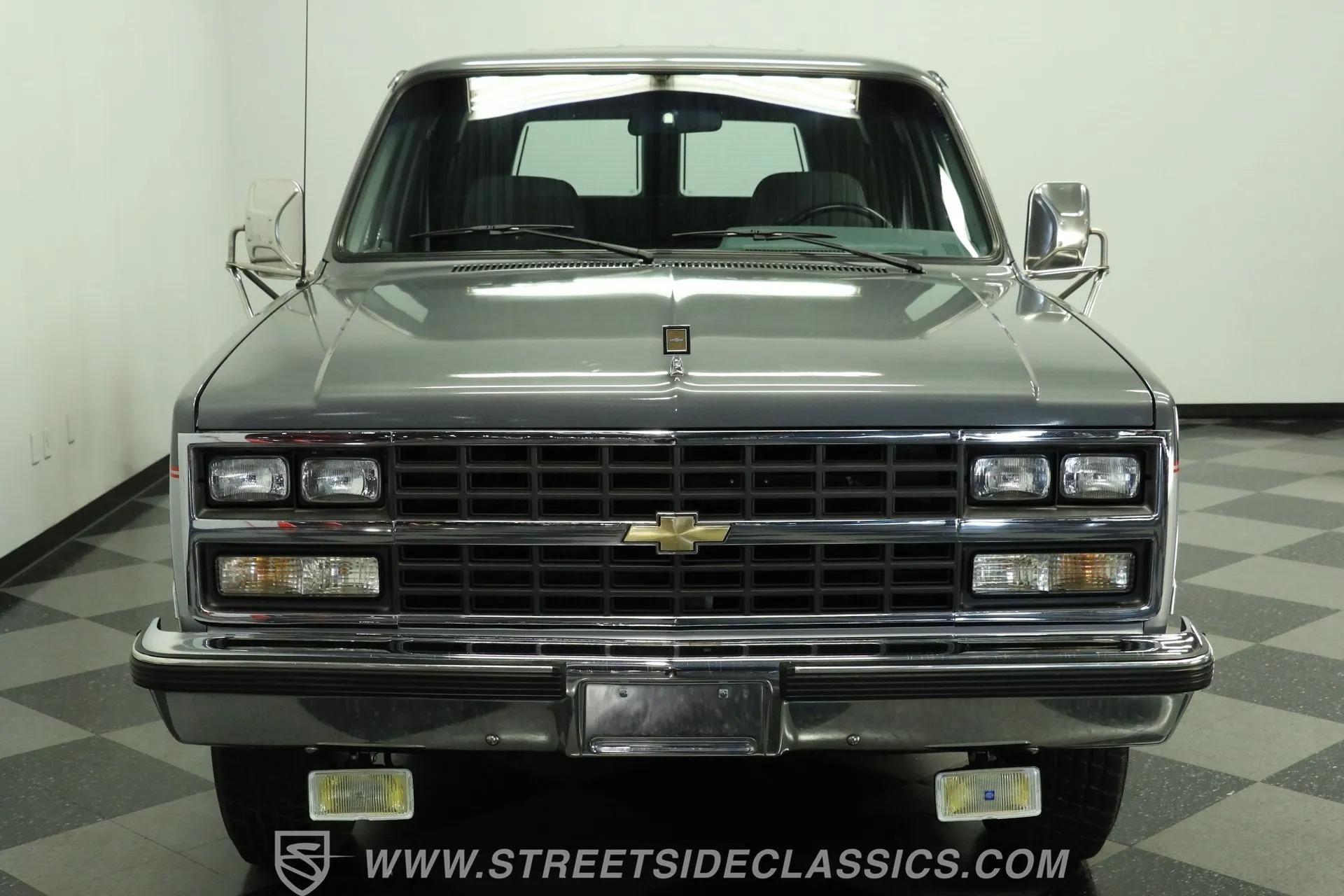 1990 Chevrolet Suburban R2500