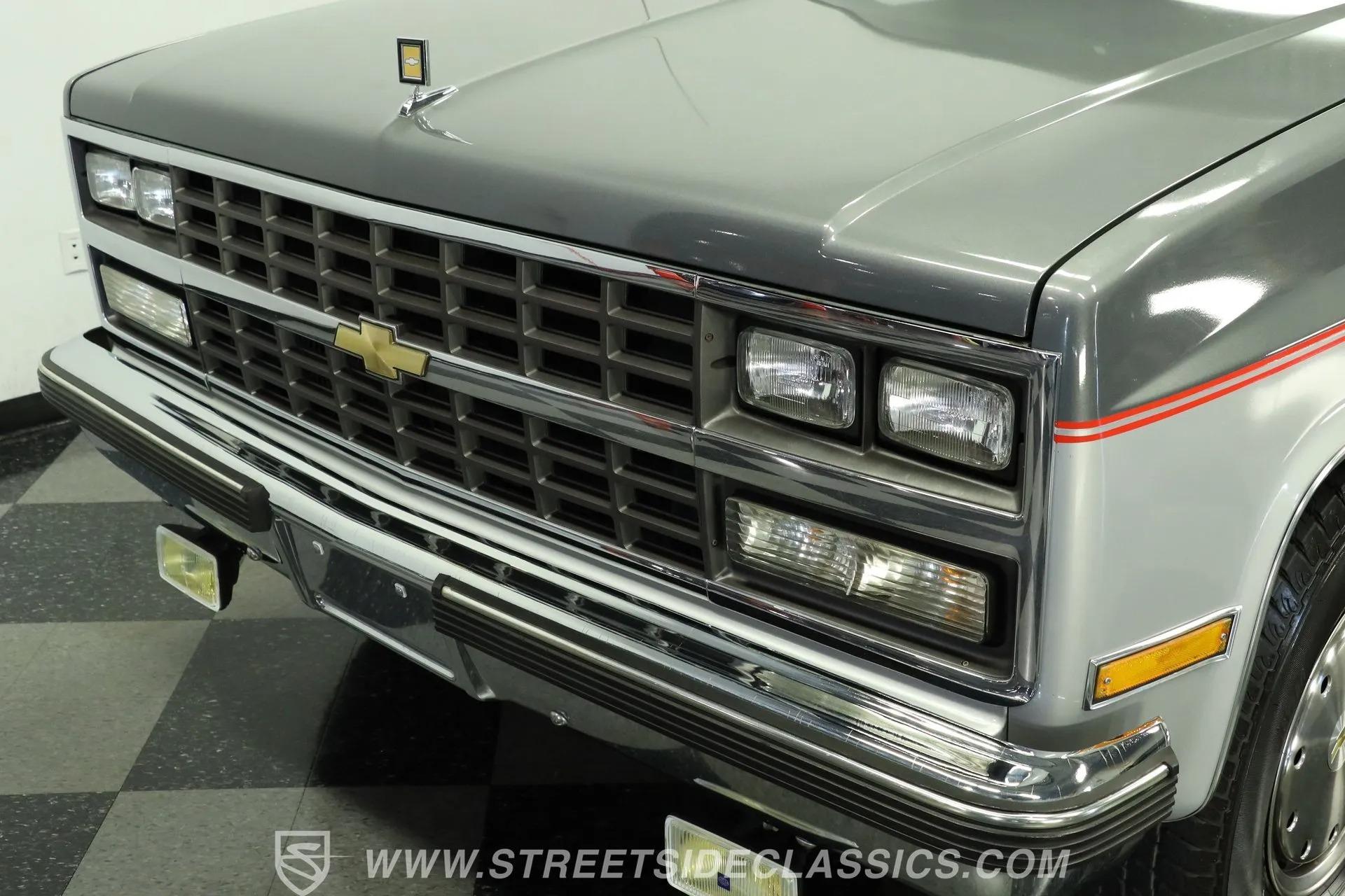 1990 Chevrolet Suburban R2500