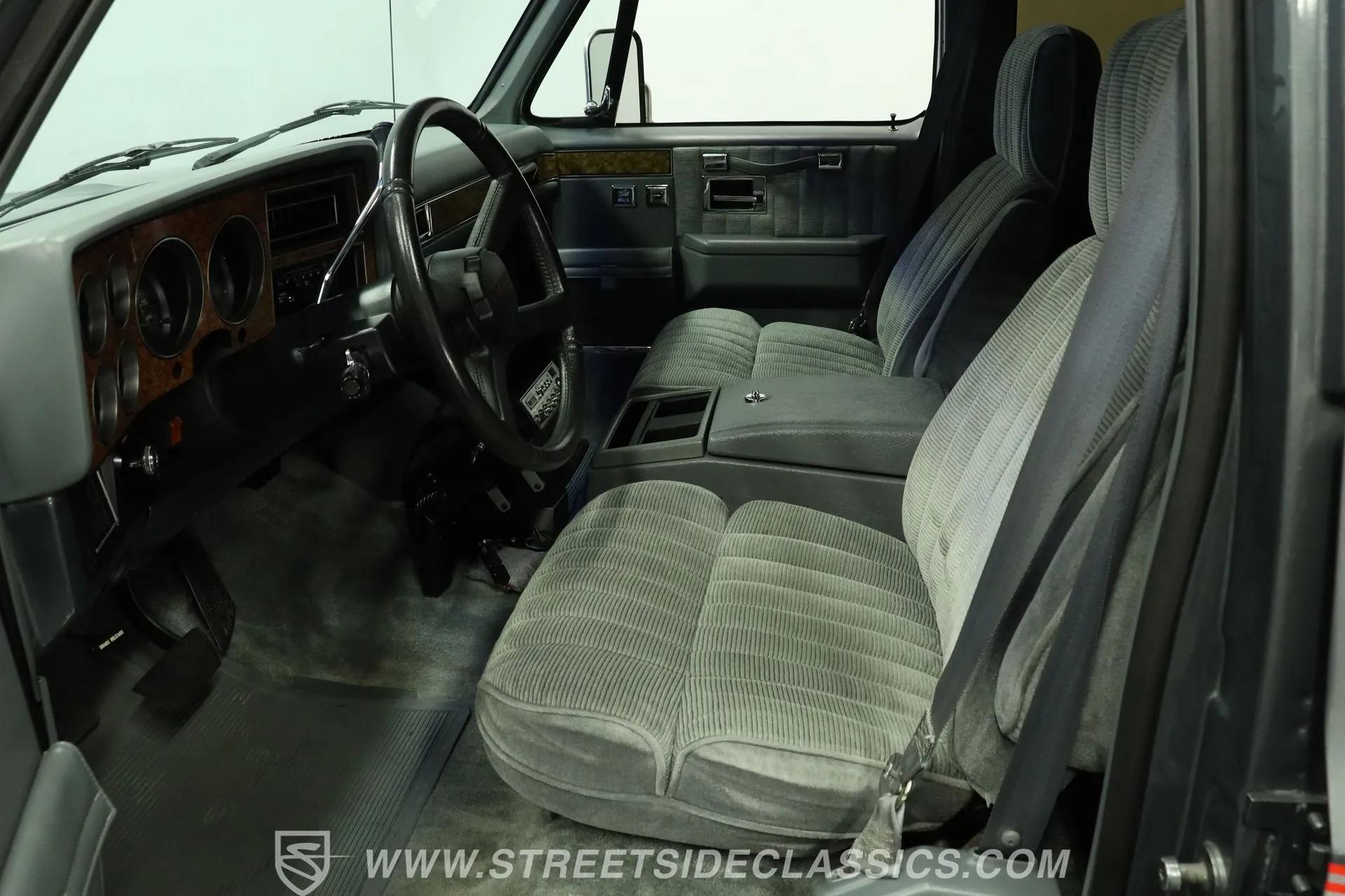 1990 Chevrolet Suburban R2500