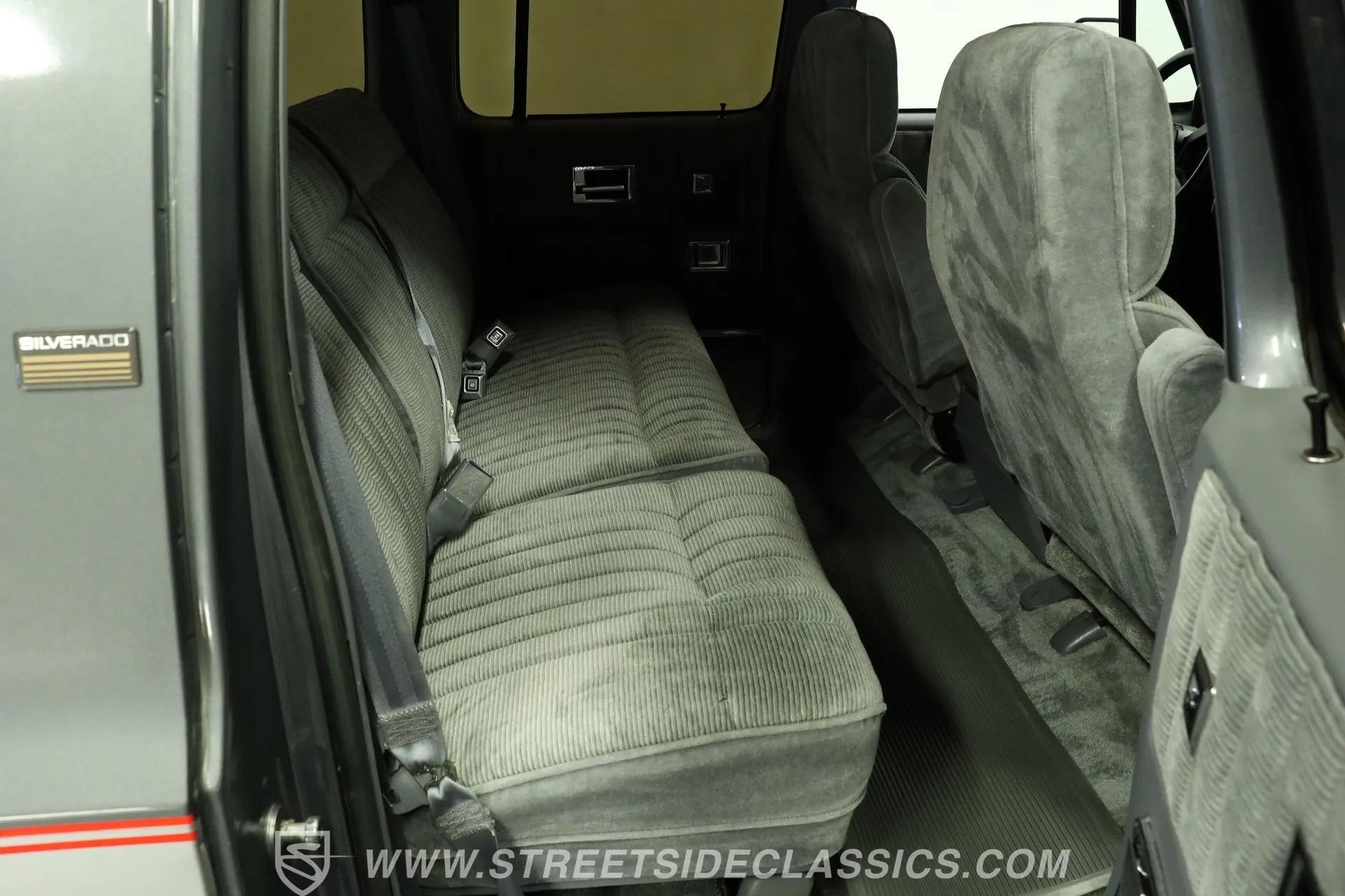 1990 Chevrolet Suburban R2500