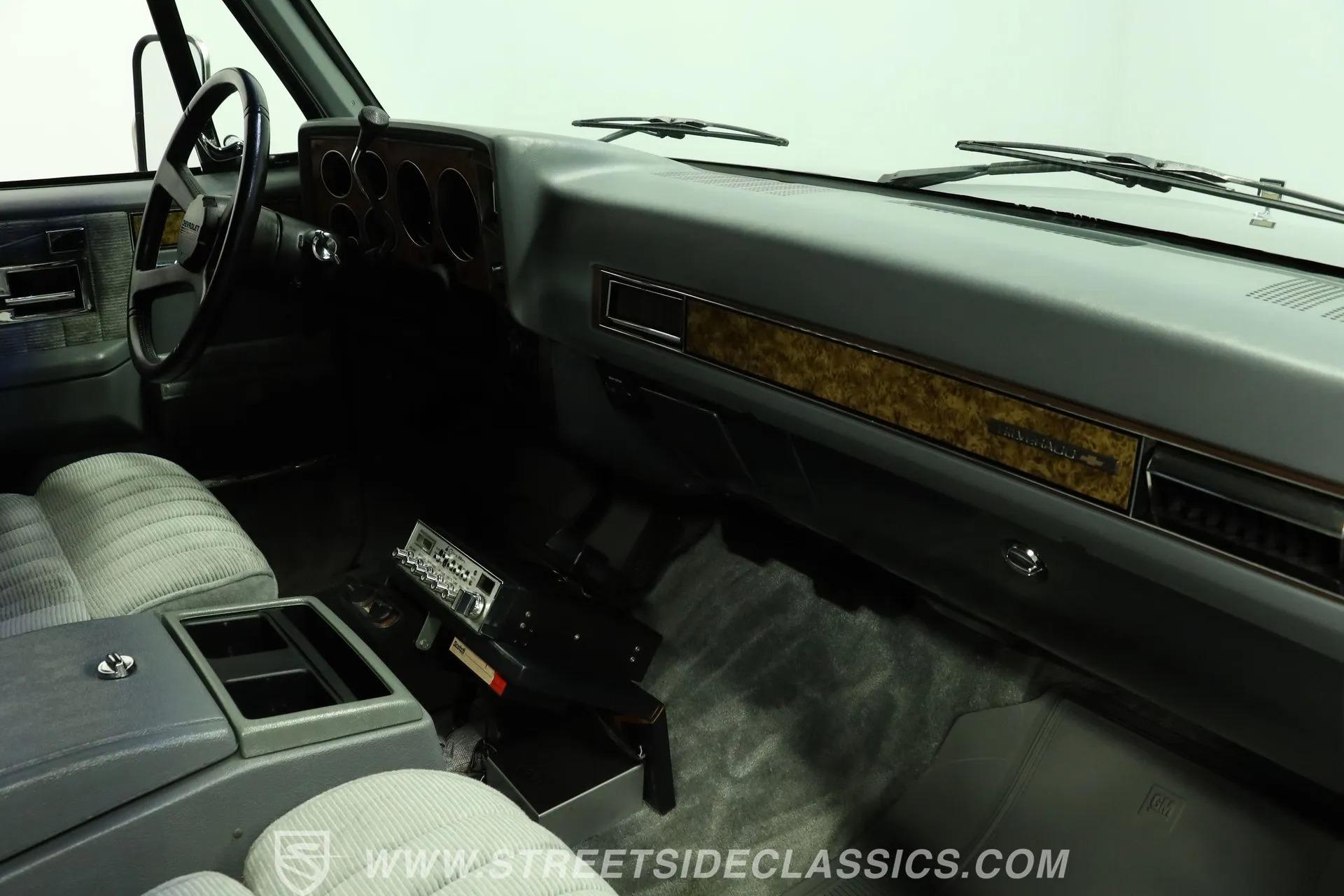 1990 Chevrolet Suburban R2500