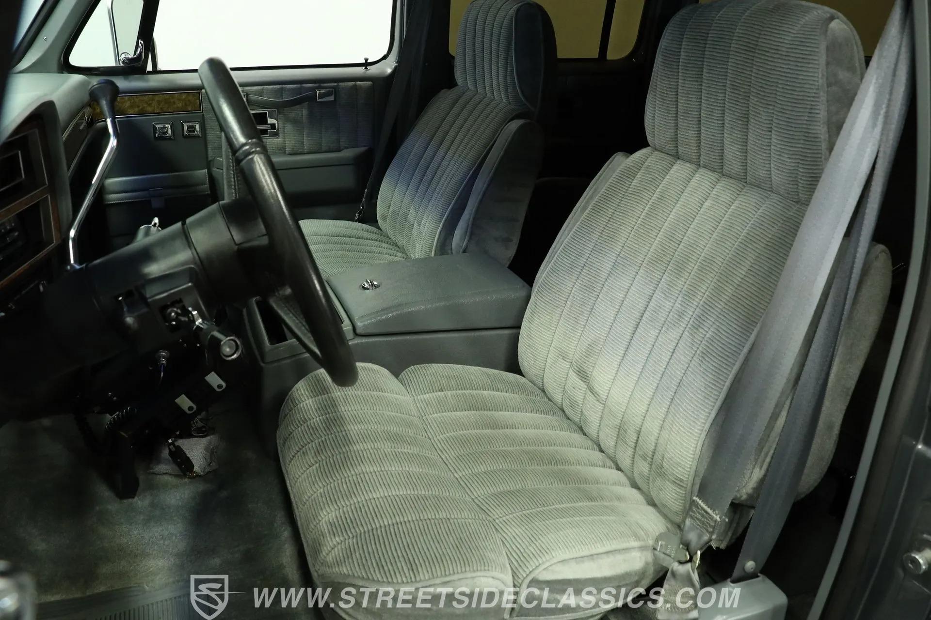 1990 Chevrolet Suburban R2500