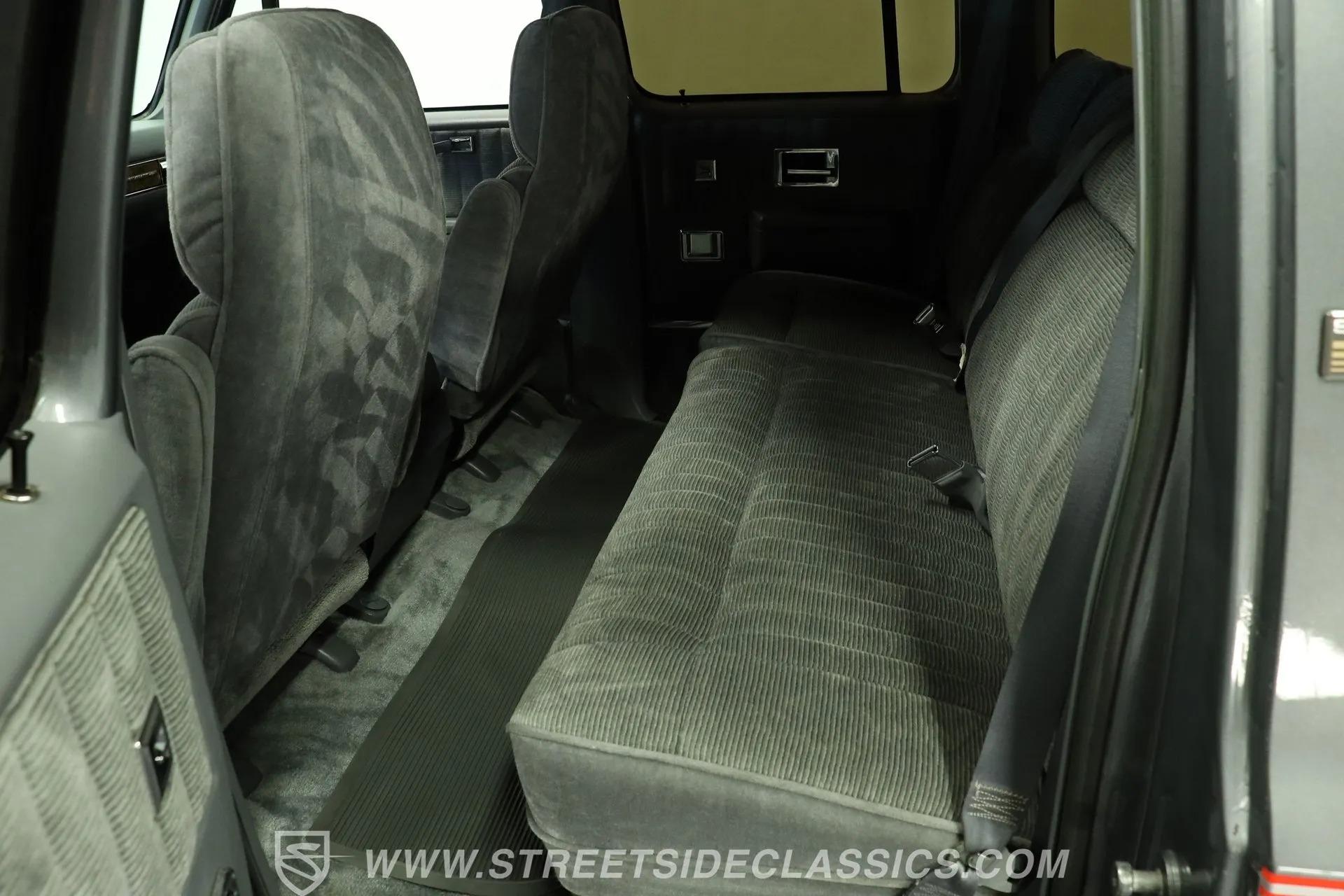 1990 Chevrolet Suburban R2500