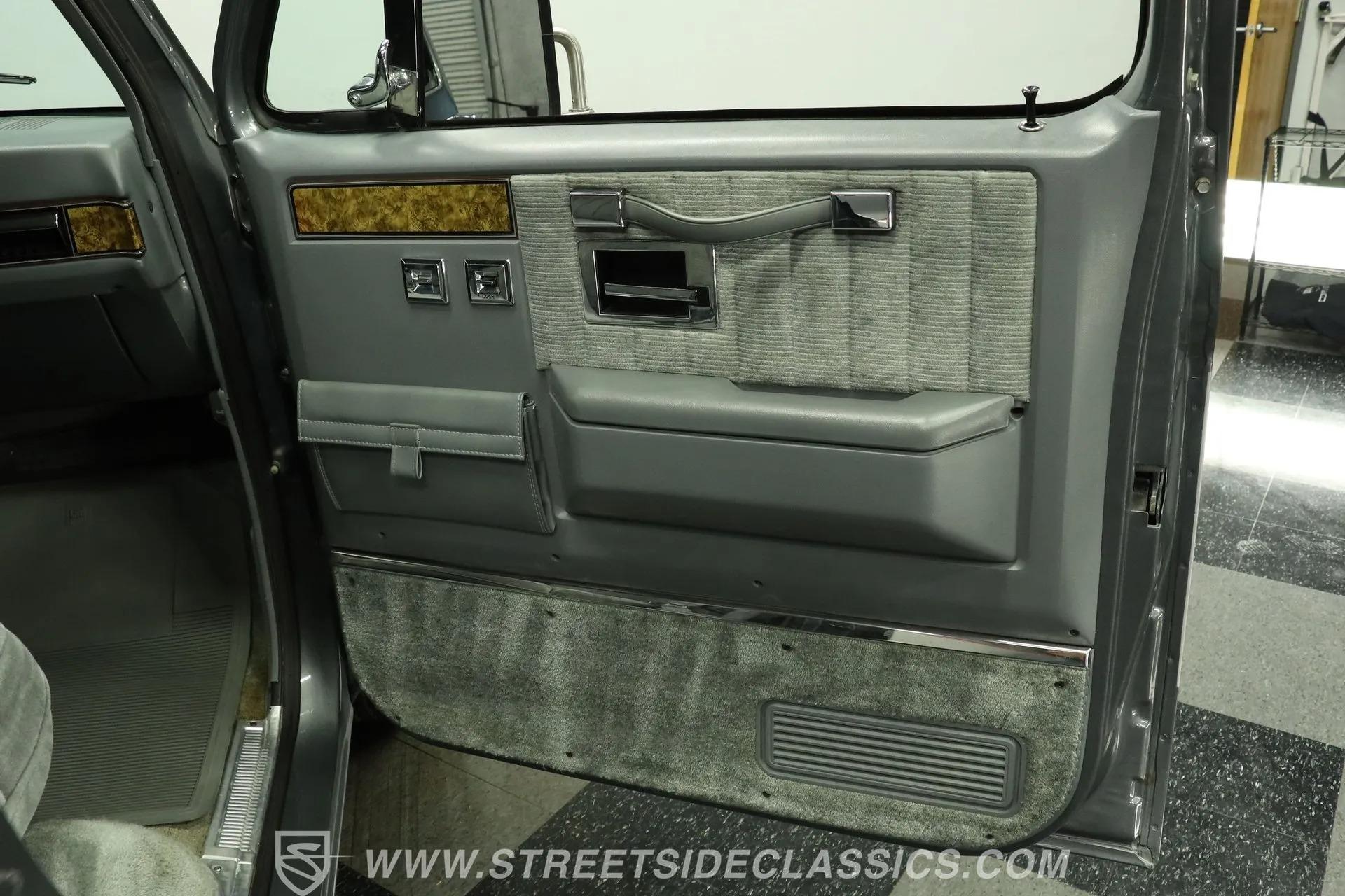 1990 Chevrolet Suburban R2500