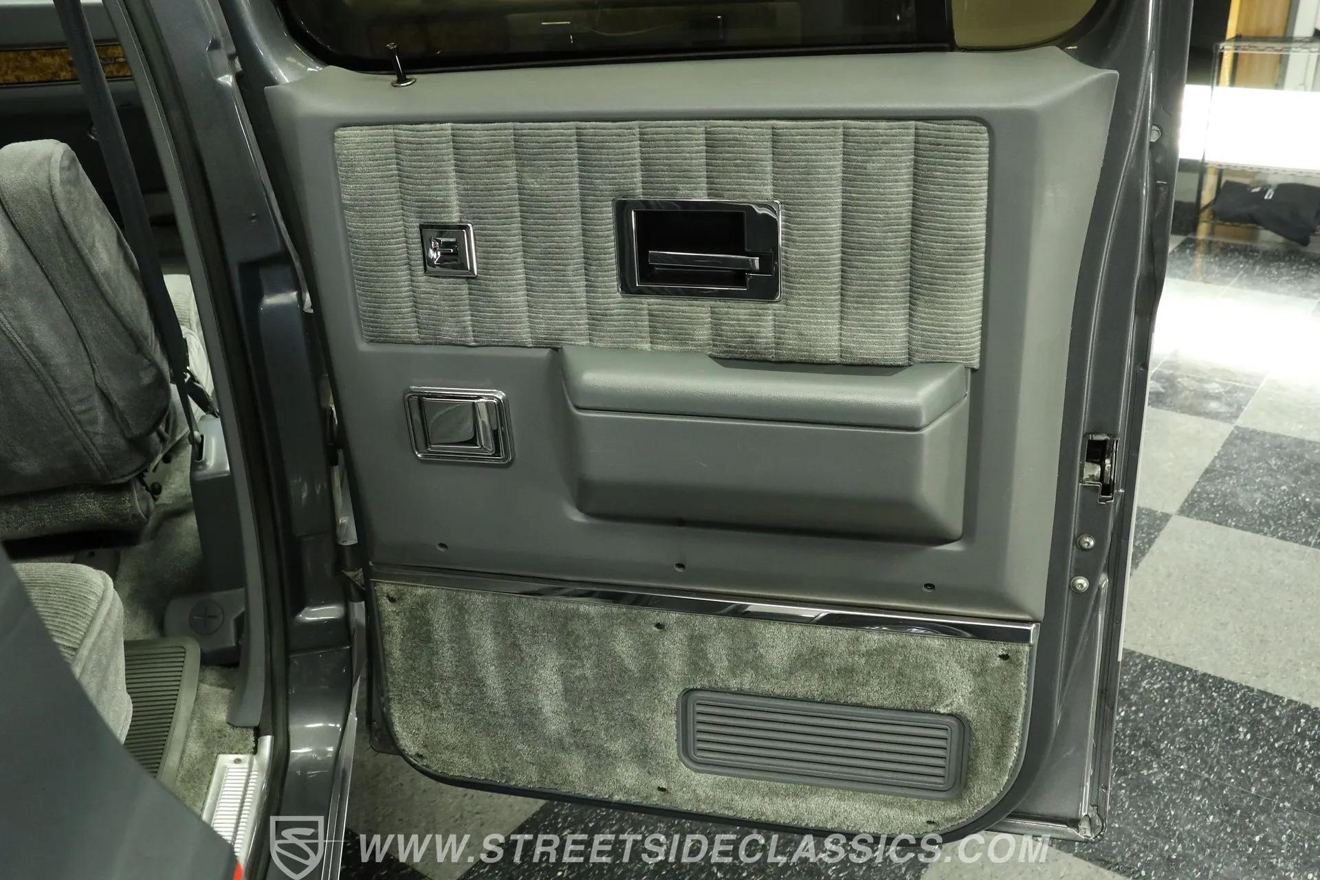1990 Chevrolet Suburban R2500