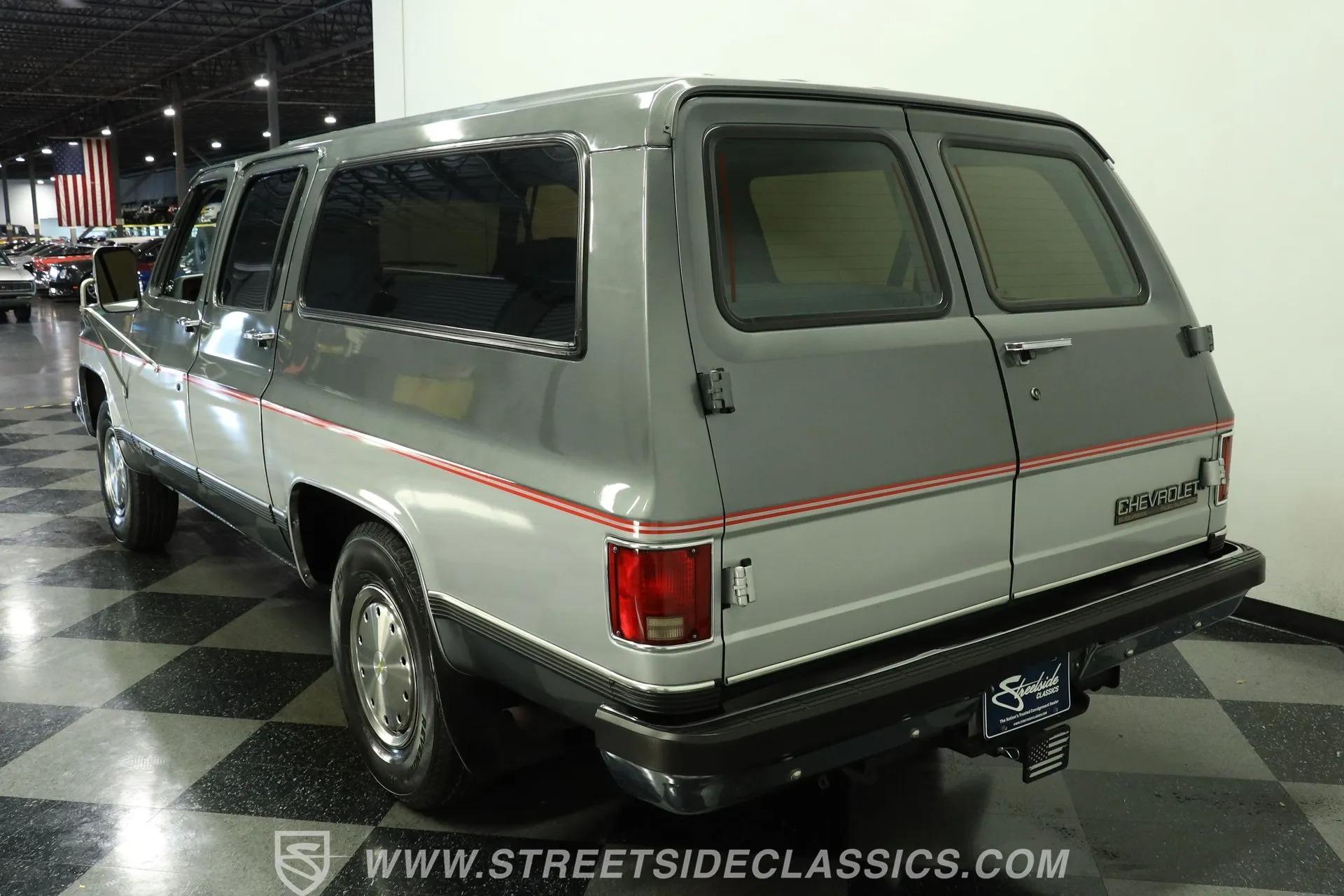 1990 Chevrolet Suburban R2500 - 5