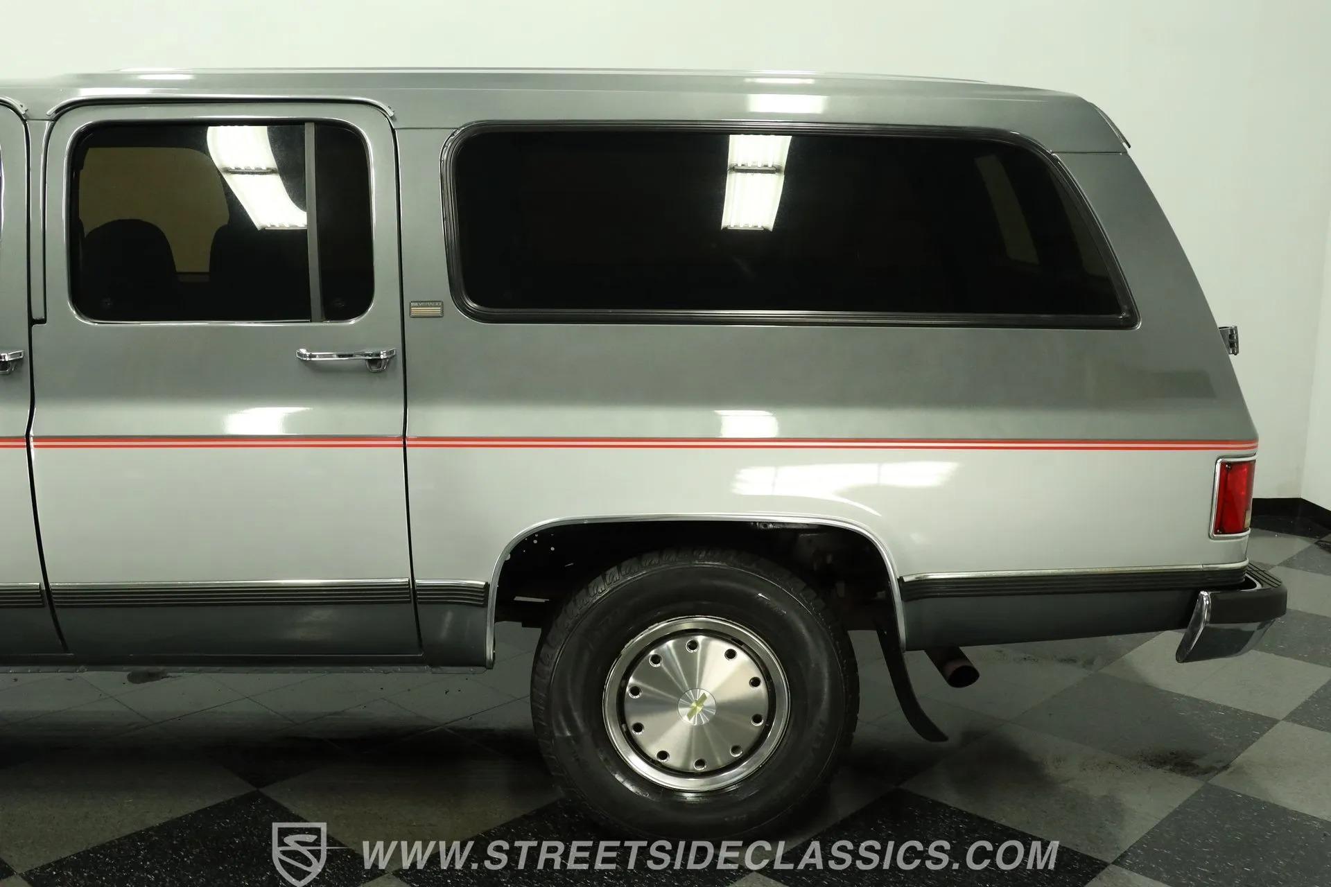 1990 Chevrolet Suburban R2500