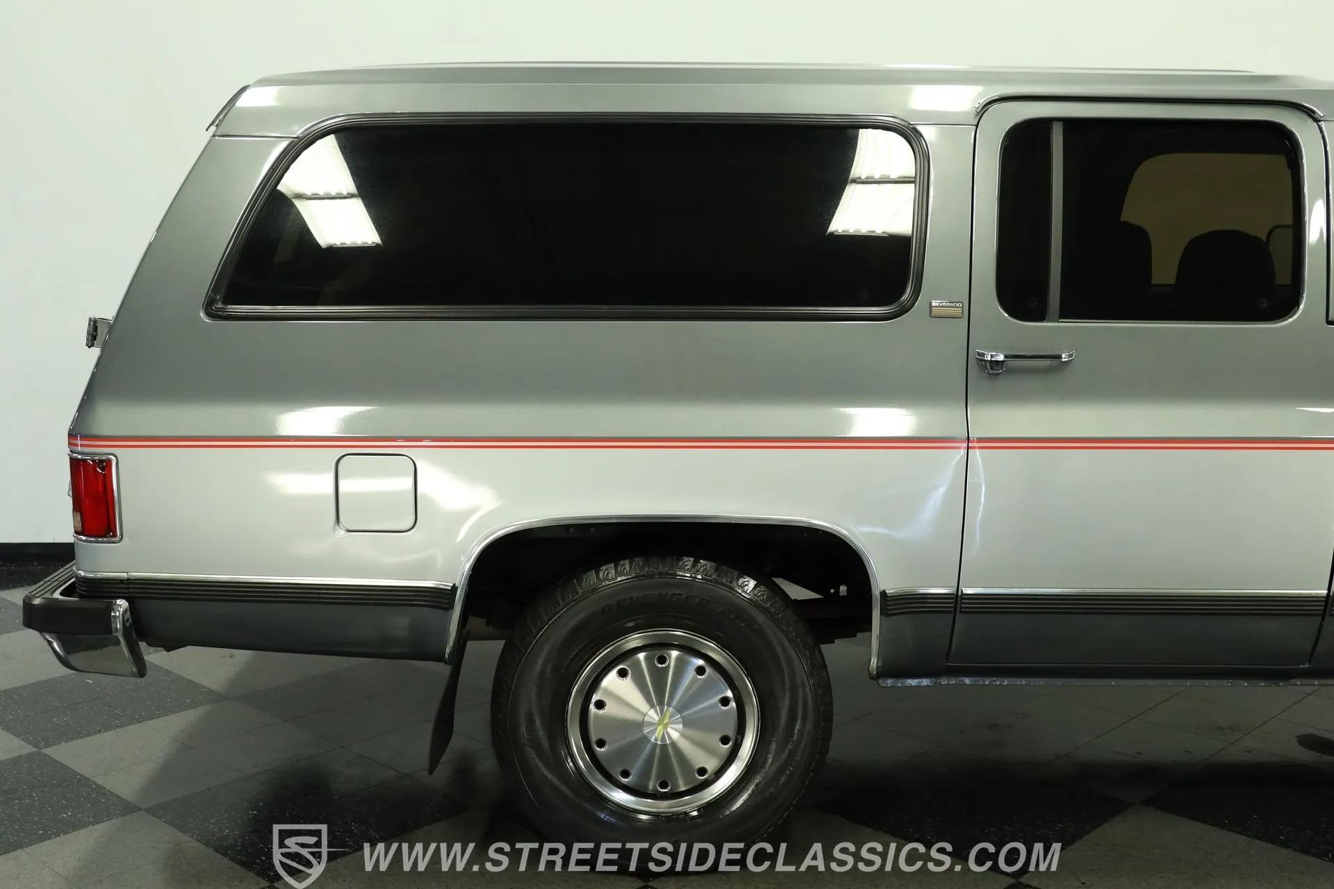 1990 Chevrolet Suburban R2500