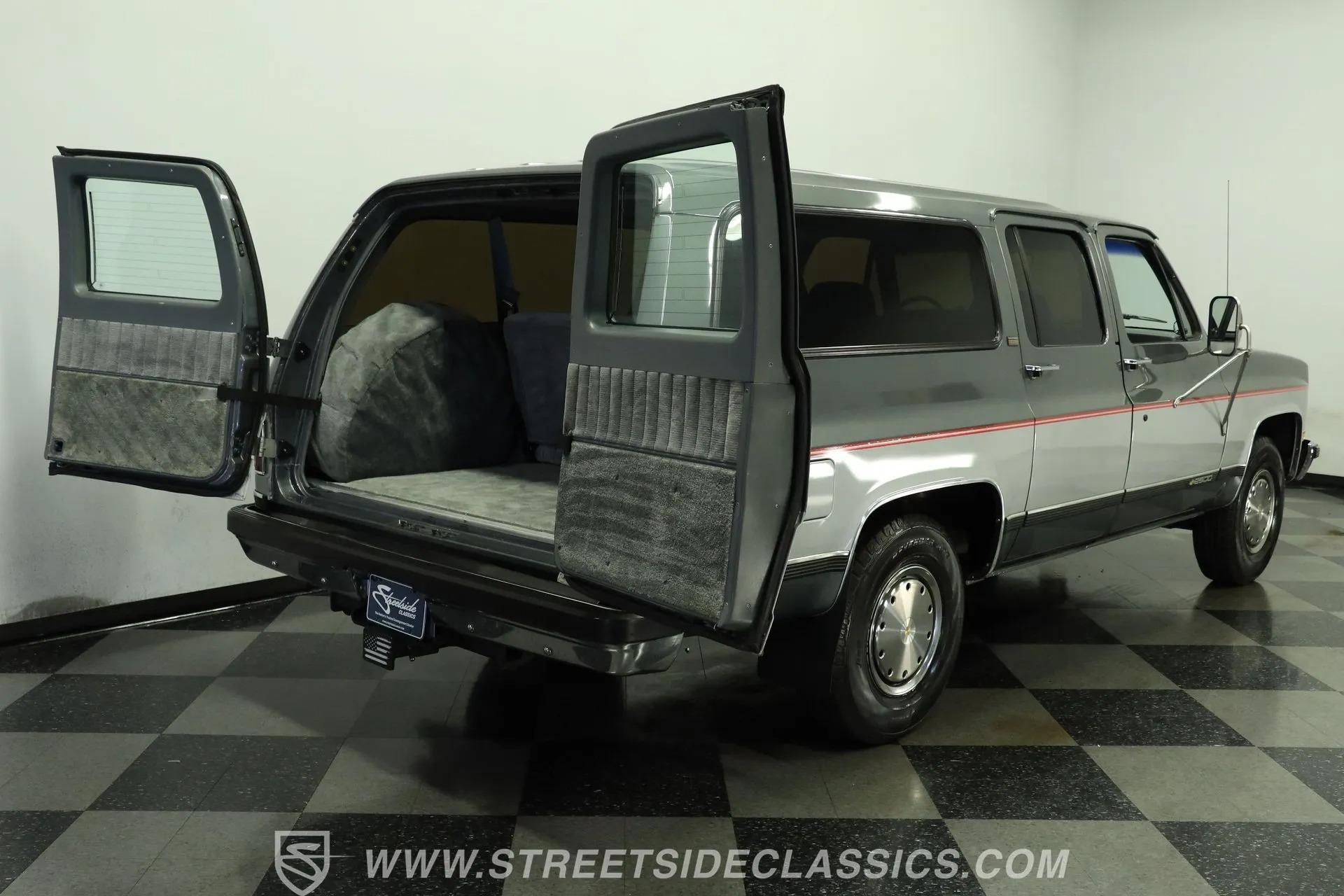 1990 Chevrolet Suburban R2500