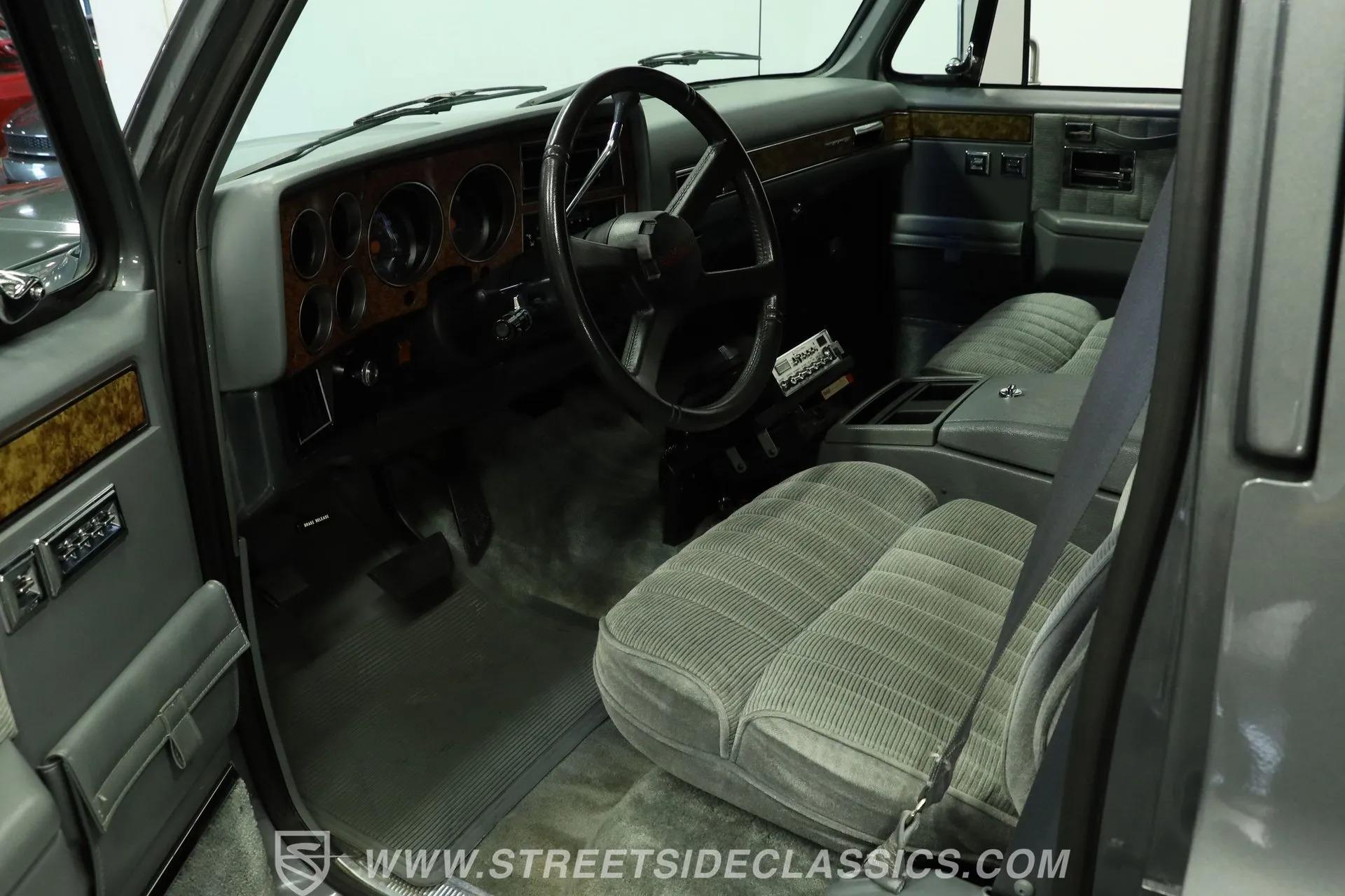 1990 Chevrolet Suburban R2500