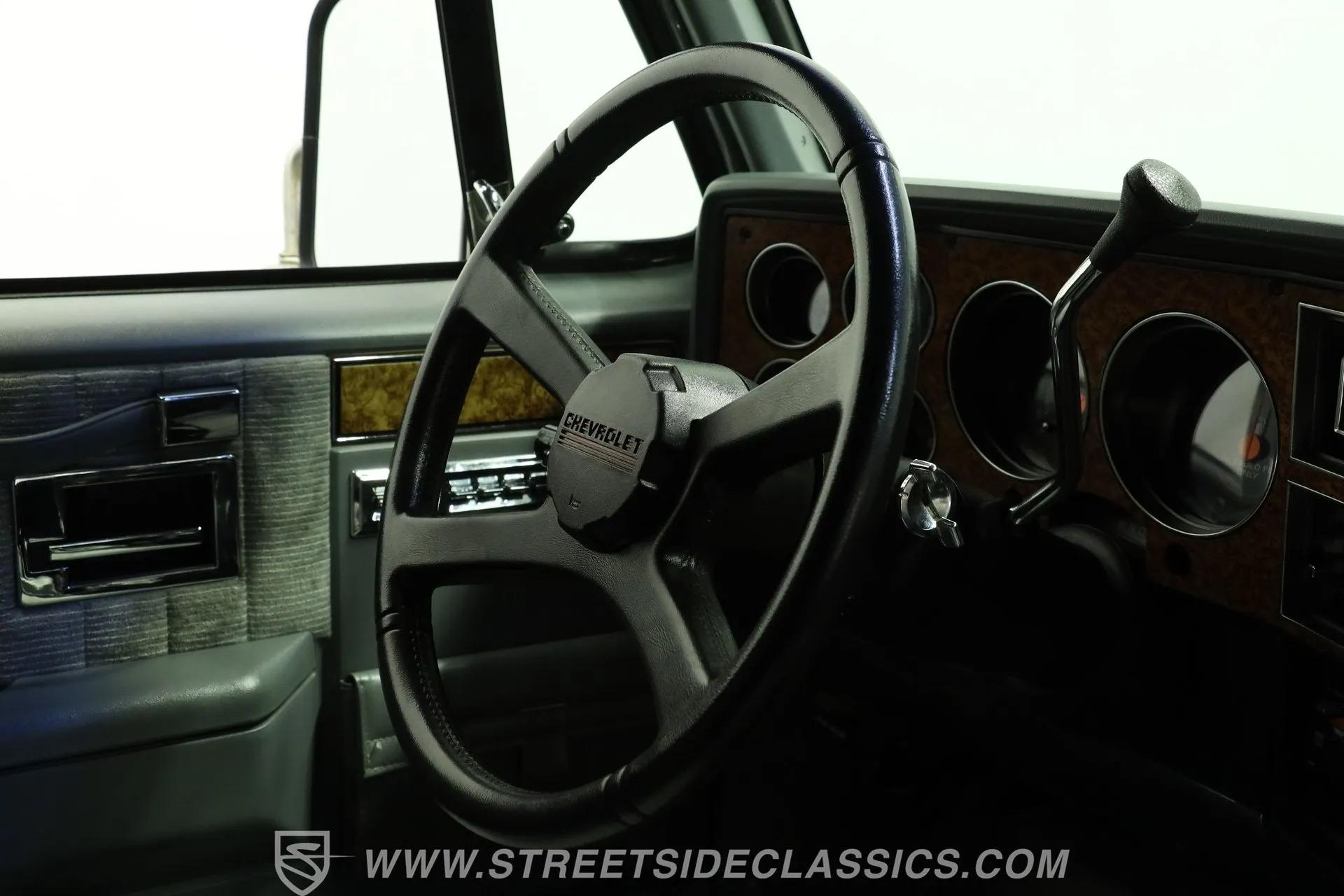1990 Chevrolet Suburban R2500