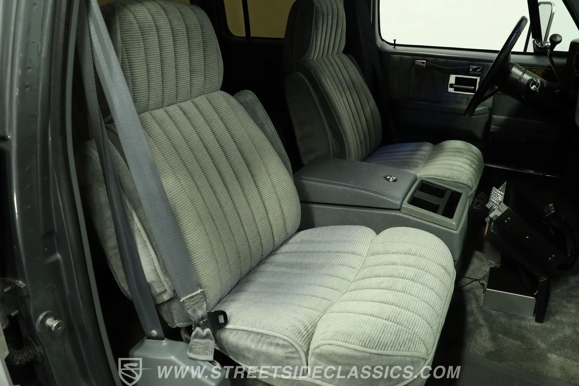 1990 Chevrolet Suburban R2500