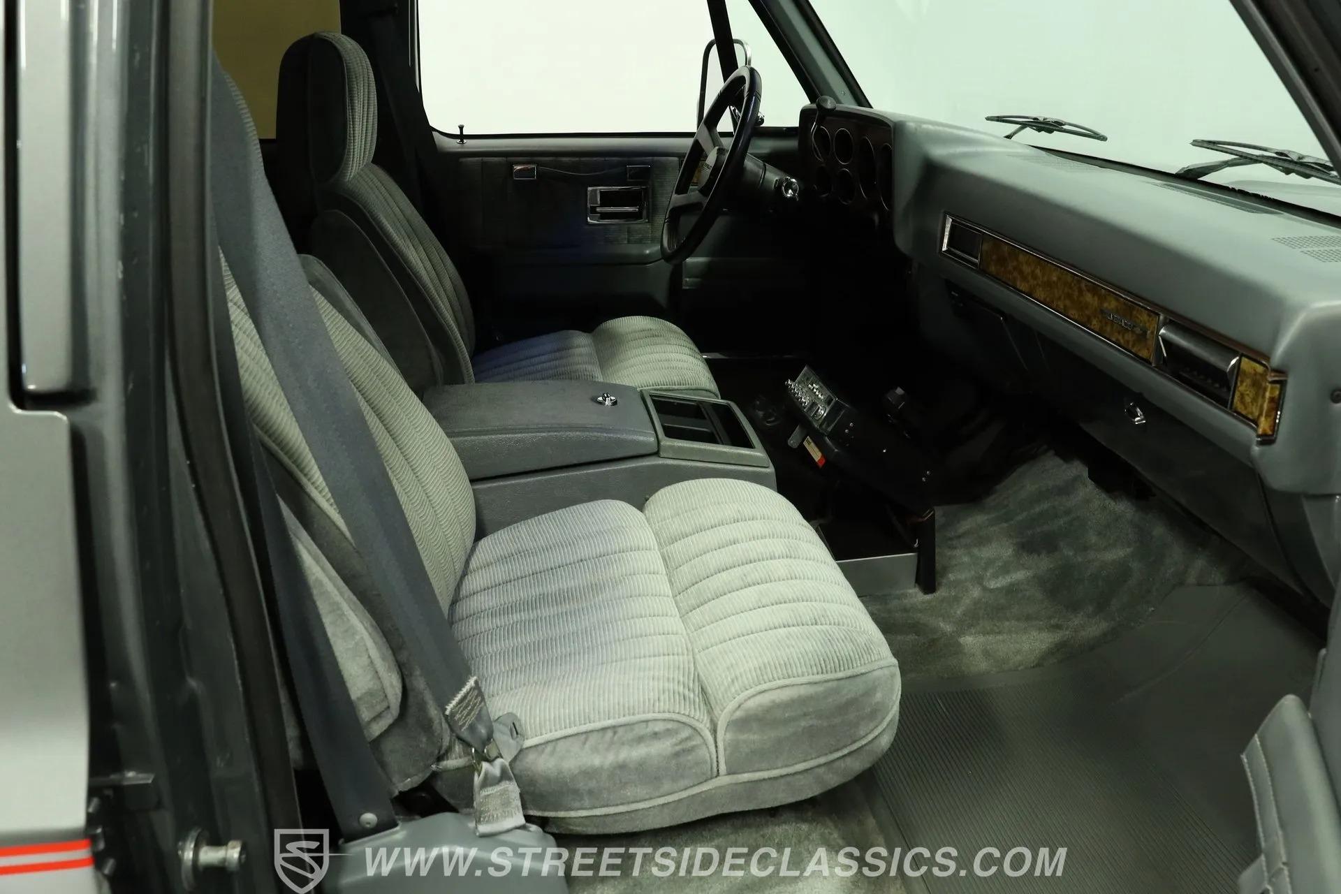 1990 Chevrolet Suburban R2500