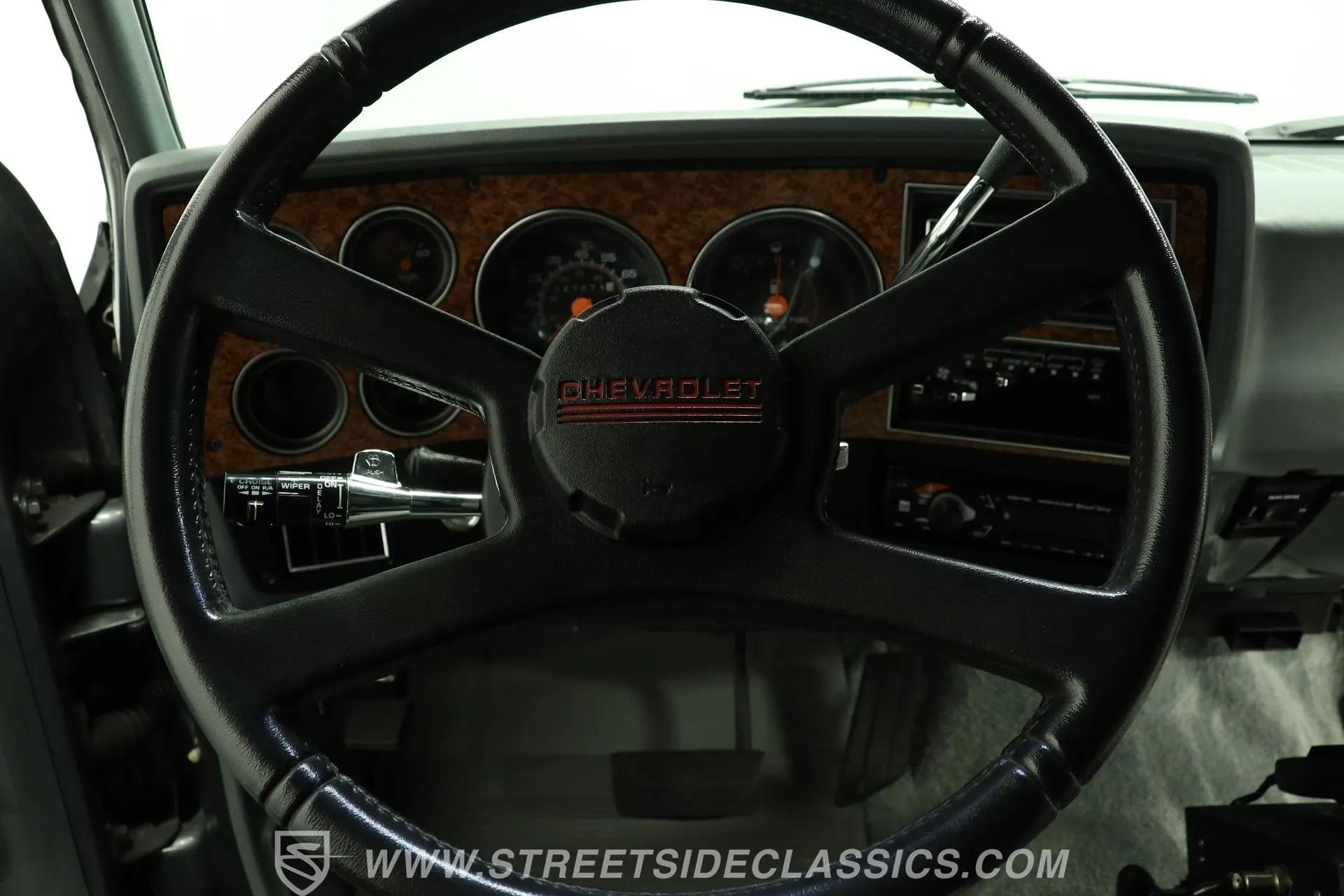 1990 Chevrolet Suburban R2500