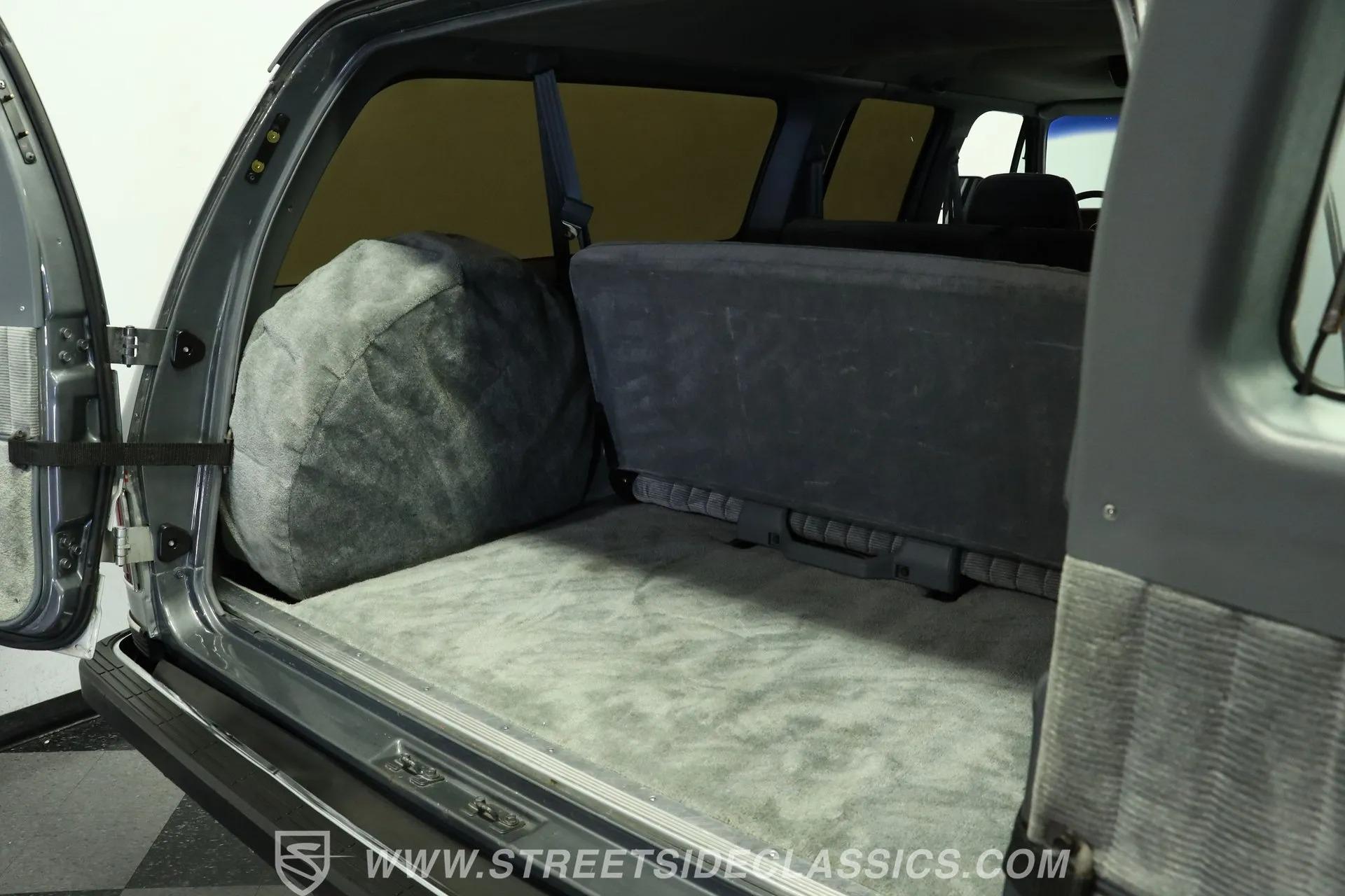1990 Chevrolet Suburban R2500