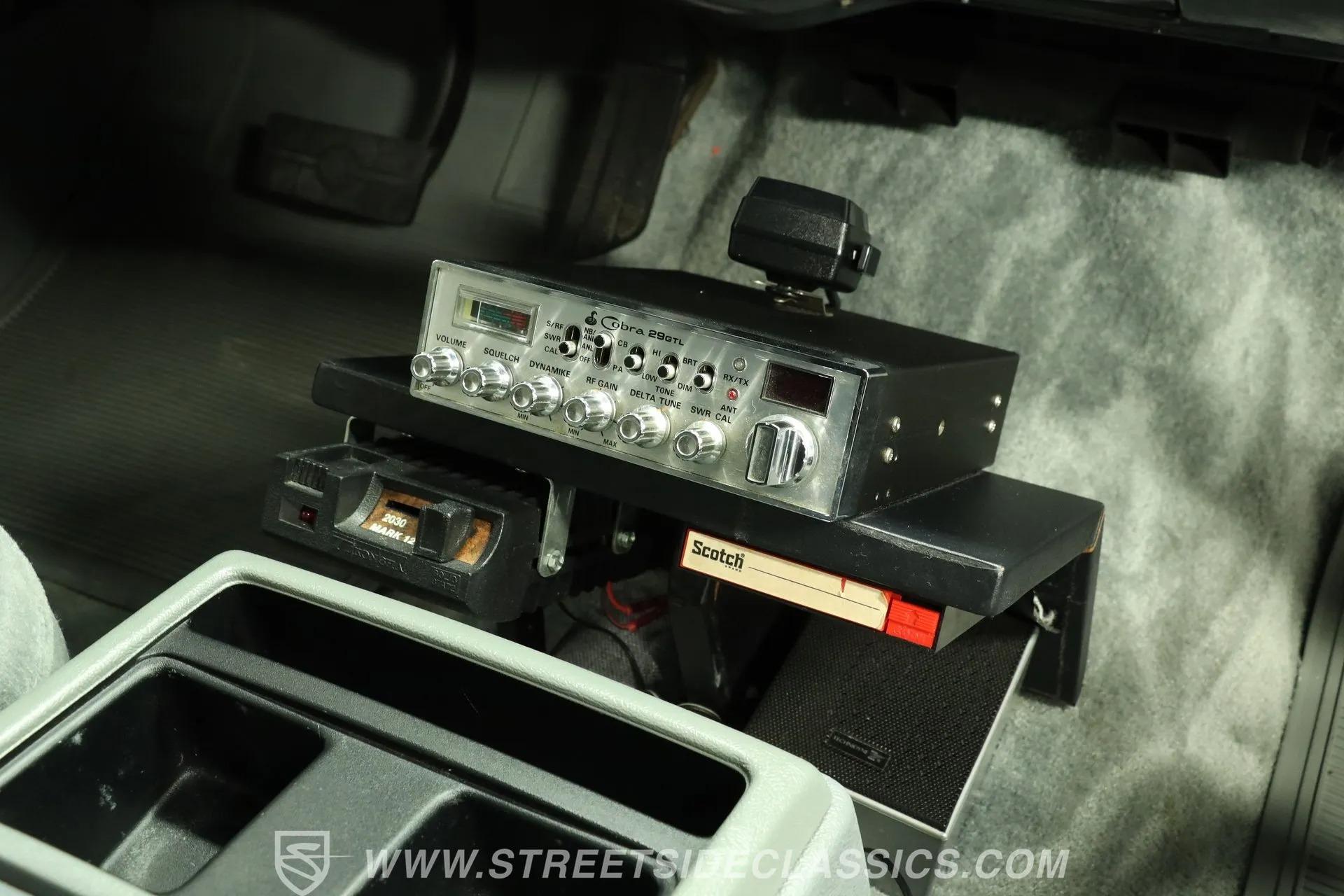 1990 Chevrolet Suburban R2500