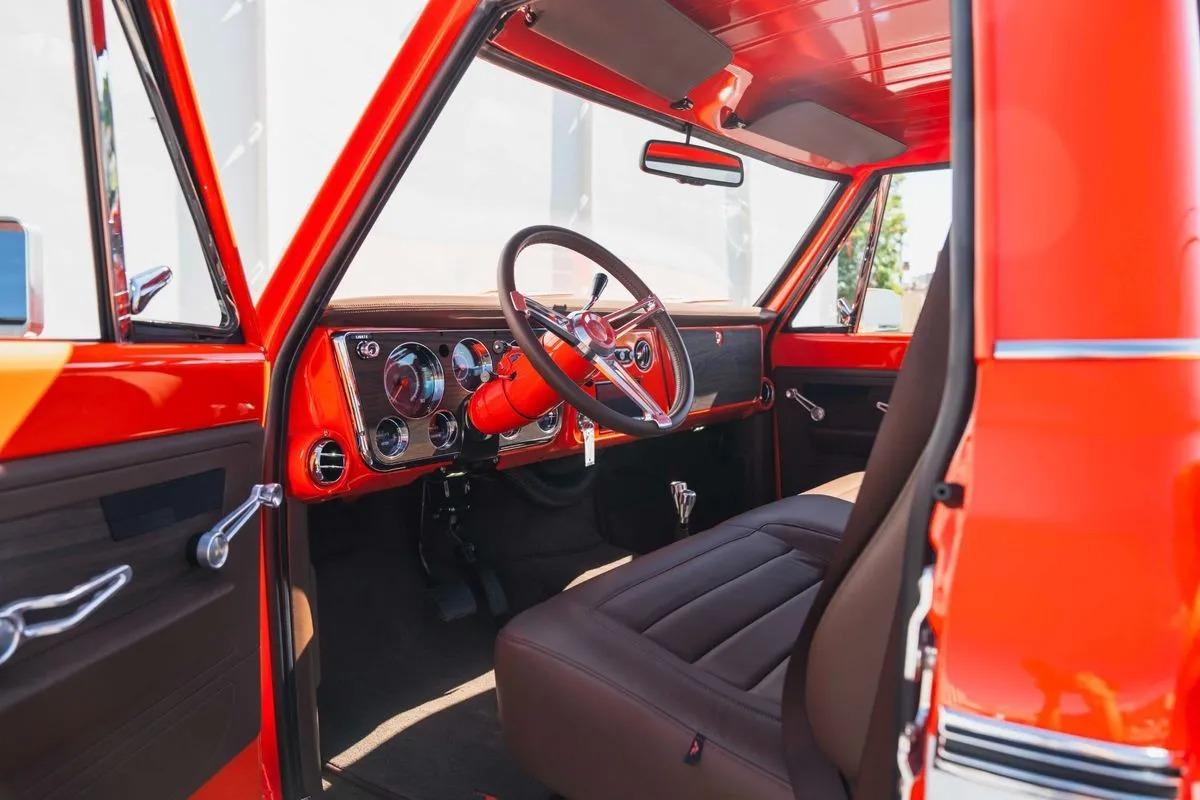 Velocity-Built 1971 Chevrolet K10
