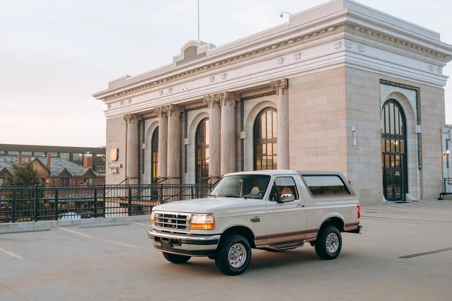 1995 Ford Bronco Eddie Bauer - 2