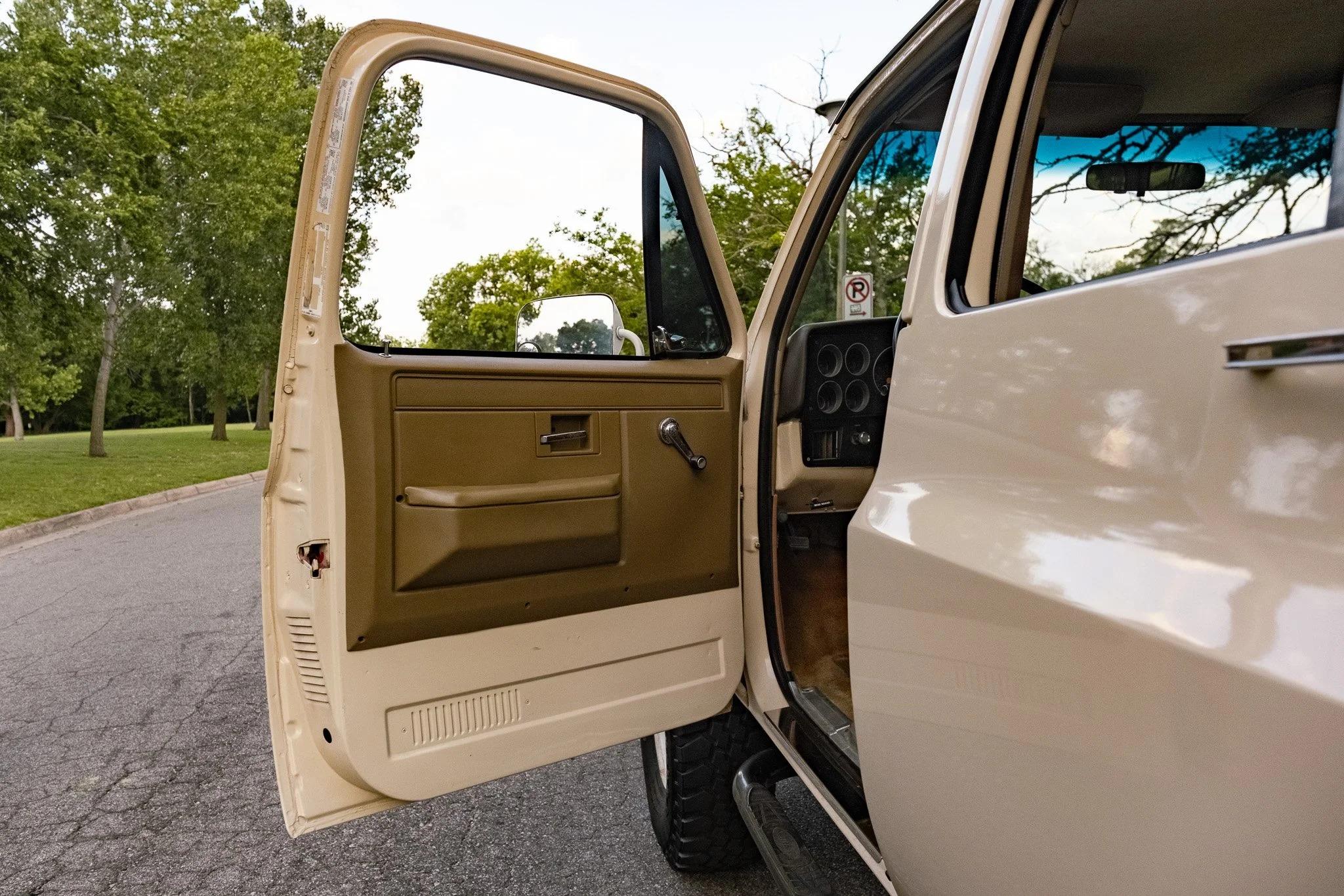 1988 Chevy Suburban V20