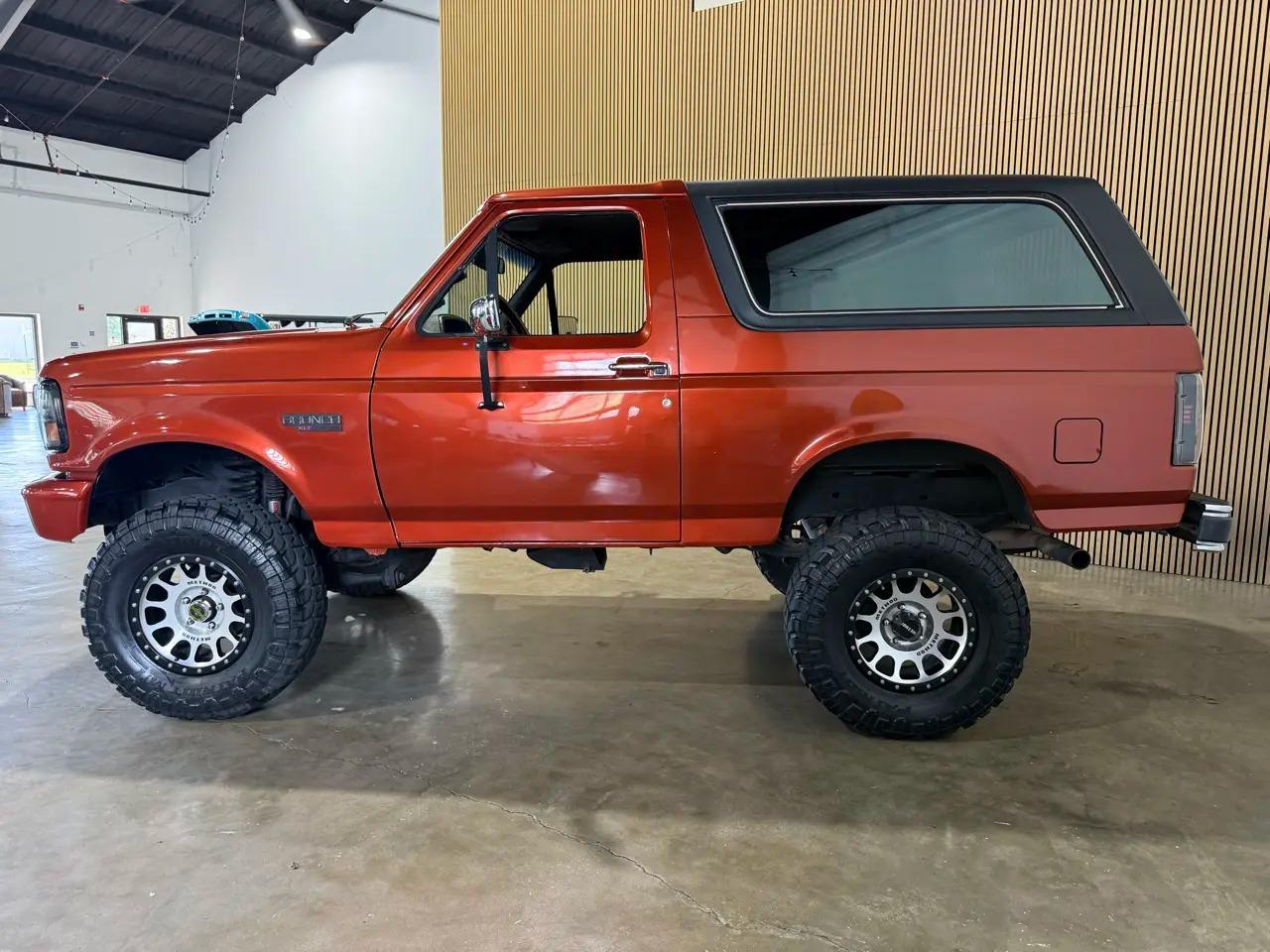 1989 Ford Bronco XLT - 2