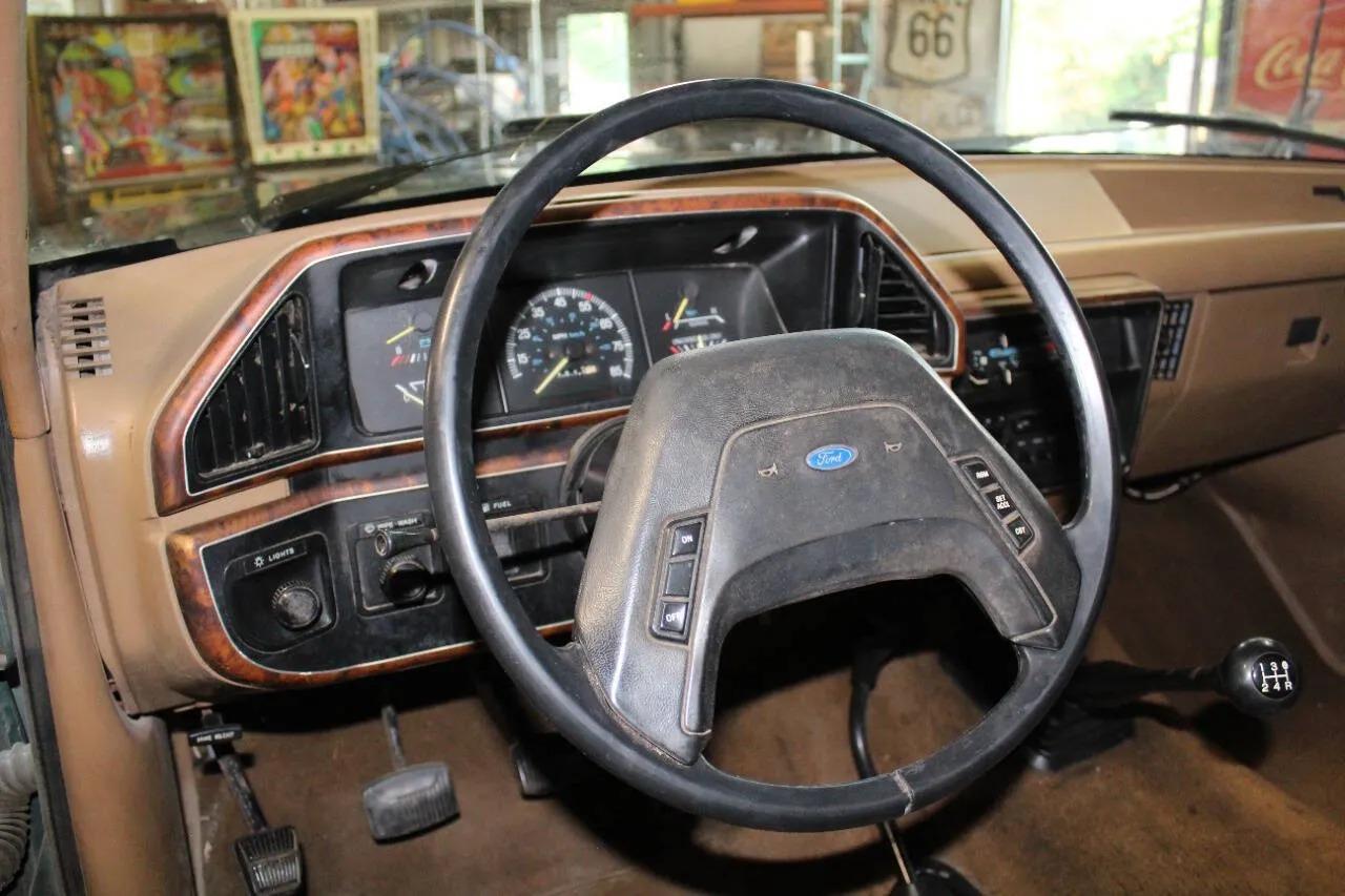 1989 Ford F-250 XLT Lariat