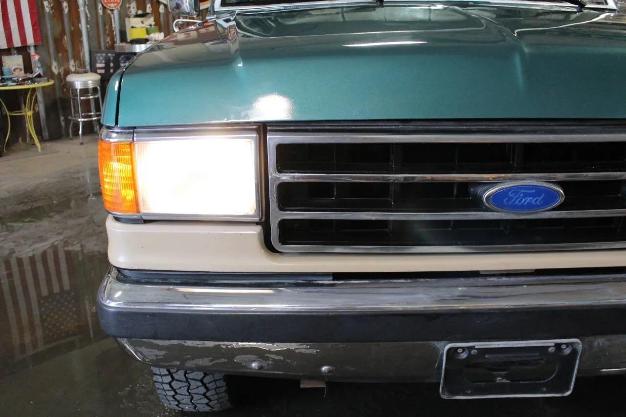1989 Ford F-250 XLT Lariat