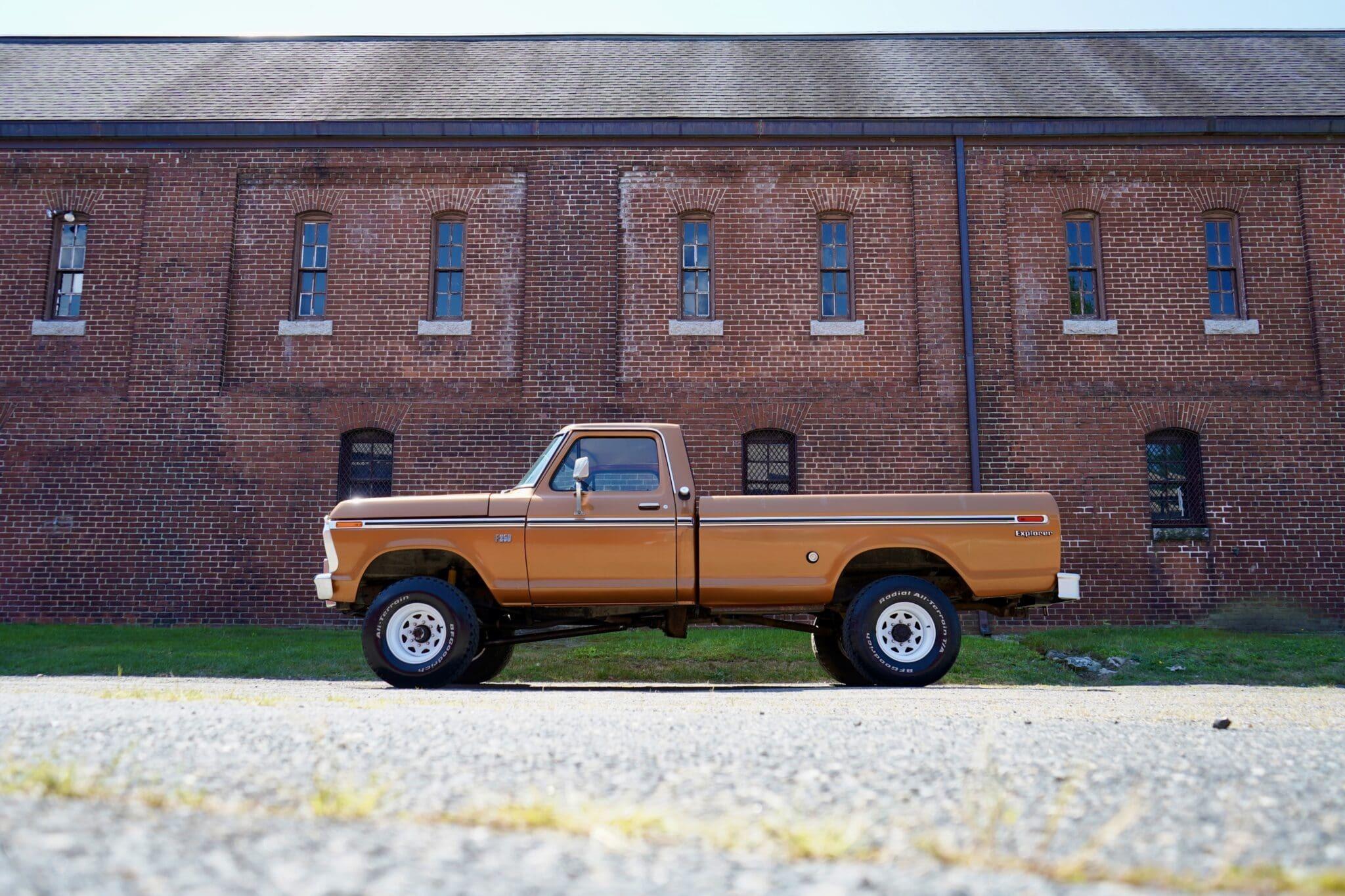 1975 Ford F-250 Custom 4×4 Highboy Explorer - 2