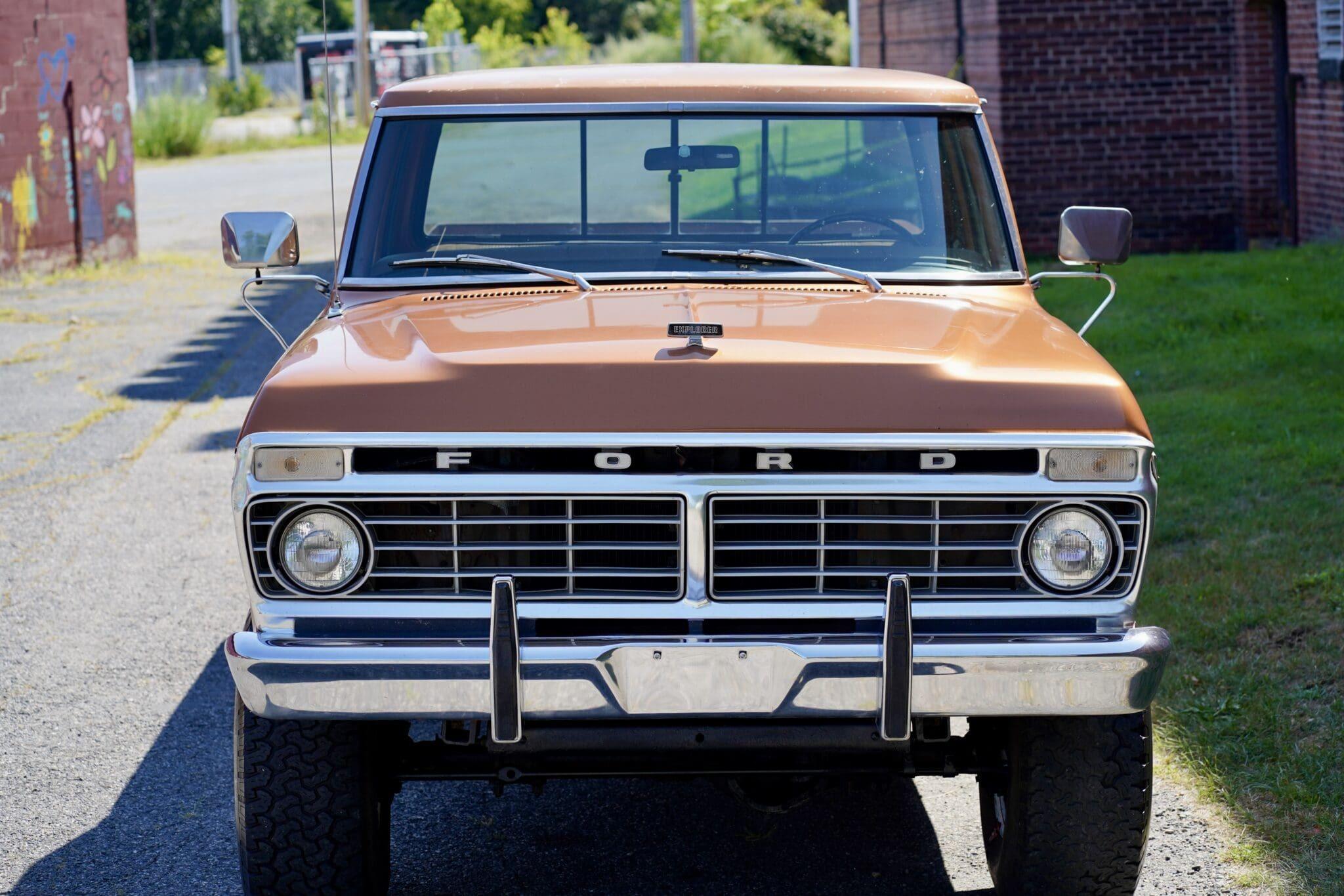 1975 Ford F-250 Custom 4×4 Highboy Explorer