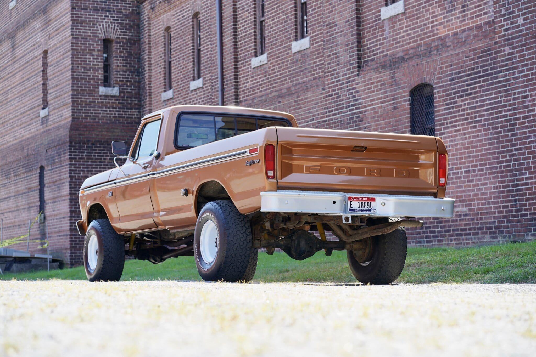 1975 Ford F-250 Custom 4×4 Highboy Explorer - 3