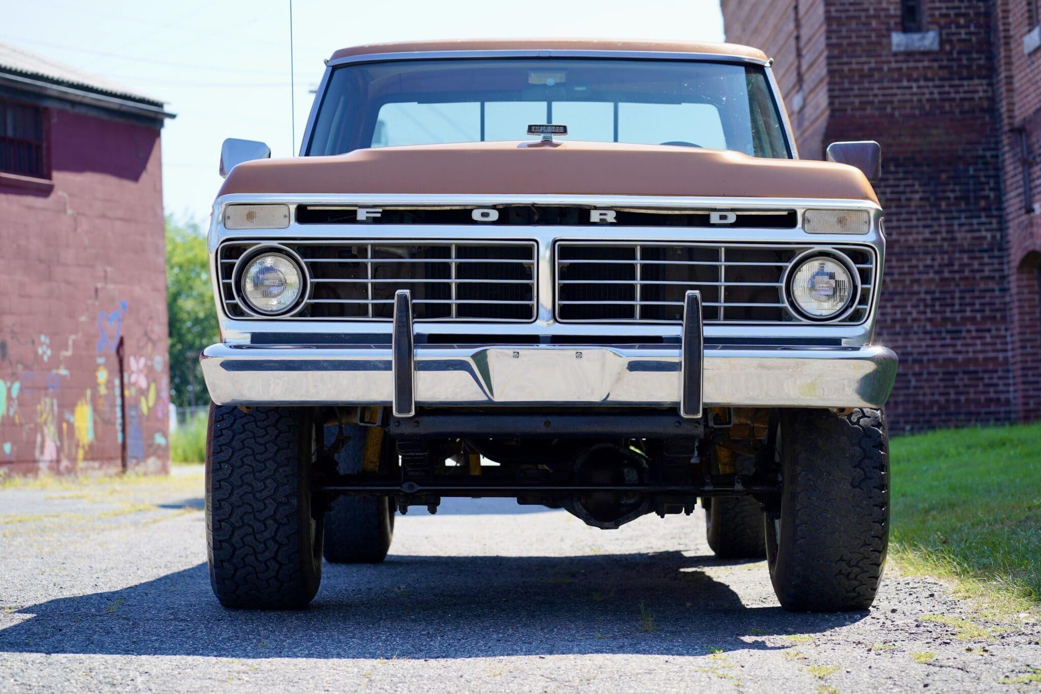 1975 Ford F-250 Custom 4×4 Highboy Explorer - 4