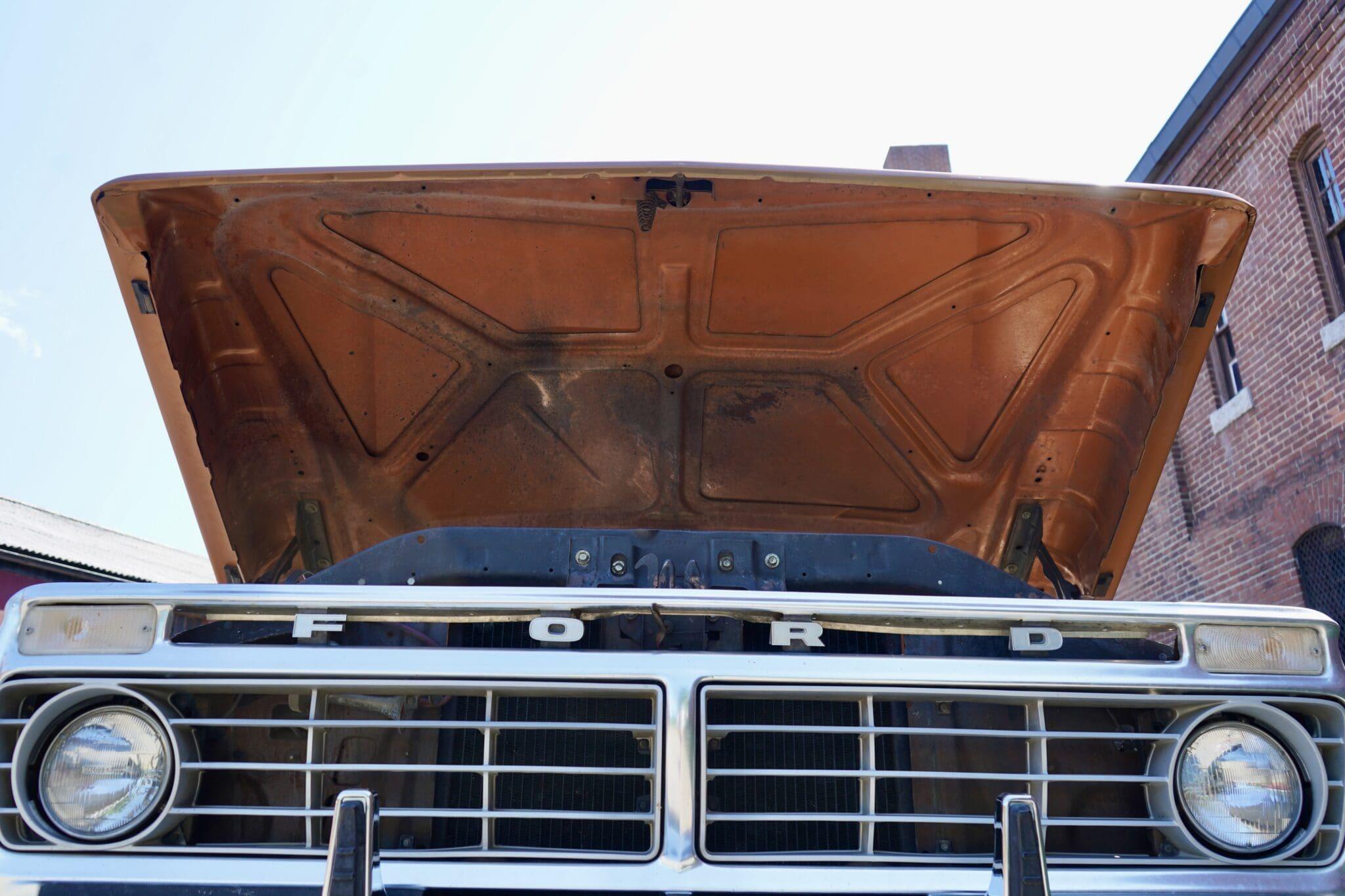 1975 Ford F-250 Custom 4×4 Highboy Explorer