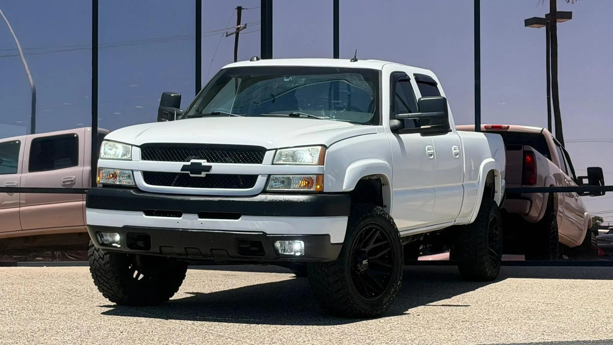 2004 Chevrolet Silverado 2500HD LT - 3