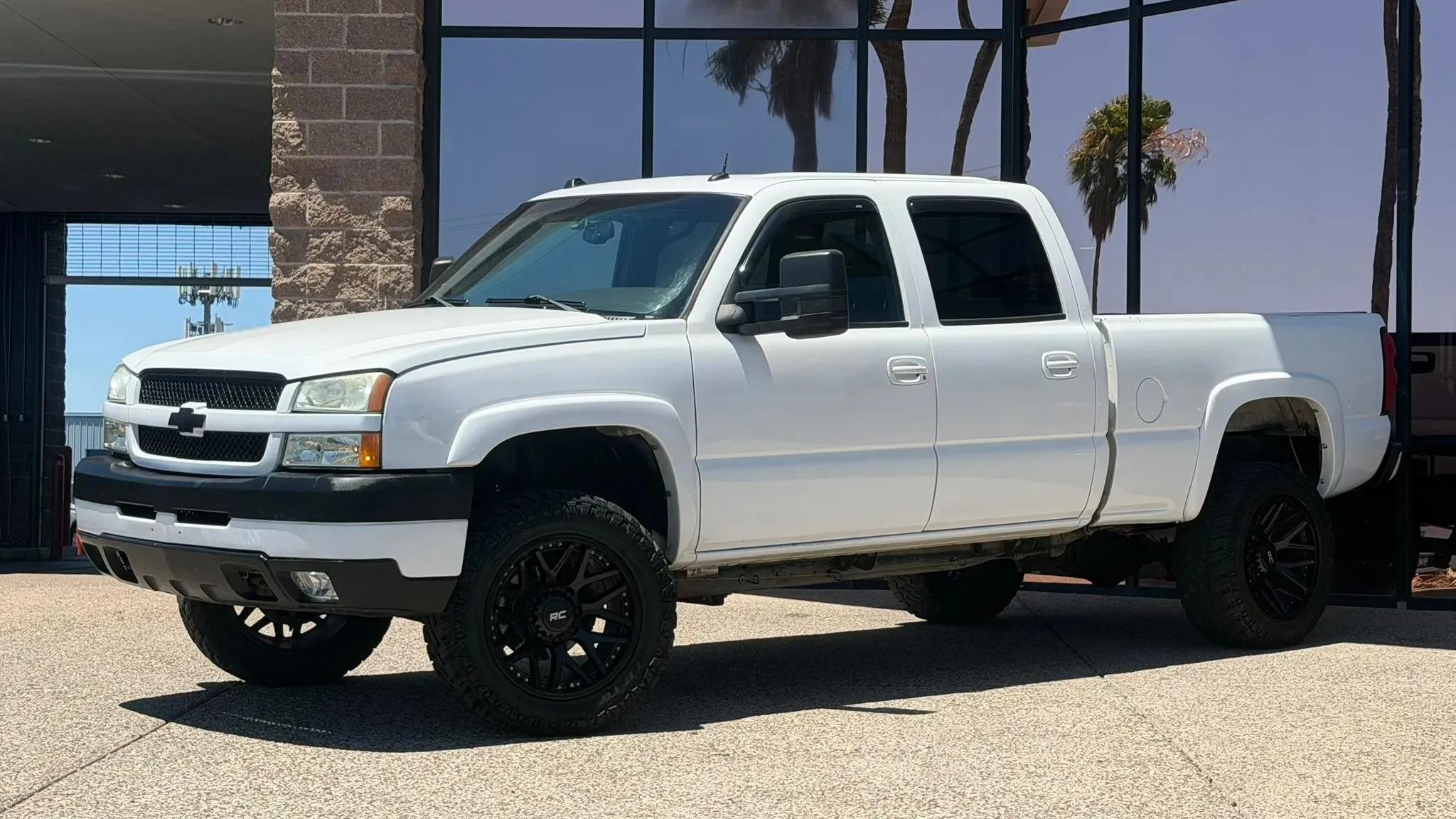 2004 Chevrolet Silverado 2500HD LT - 4