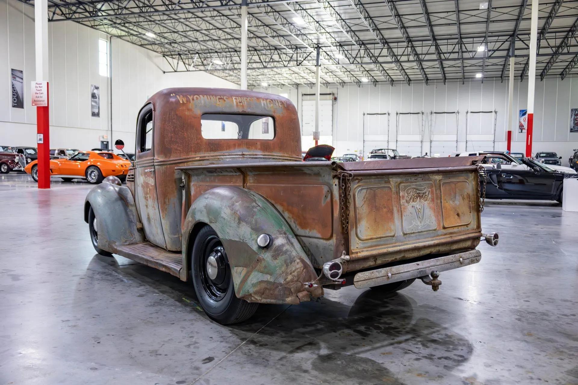 1938 Ford Pickup Custom Hotrod - 3