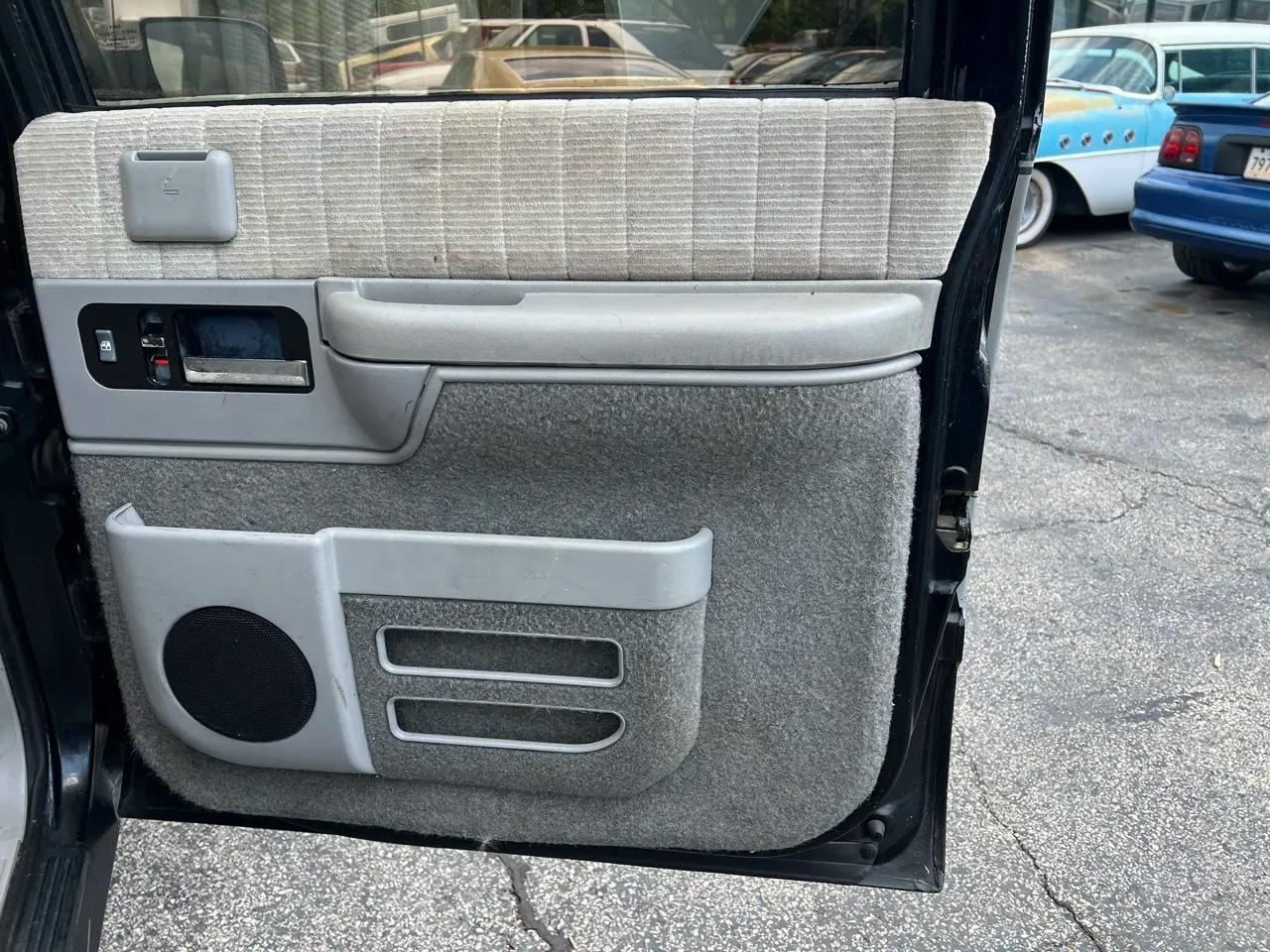 1993 GMC Suburban 2500 4WD