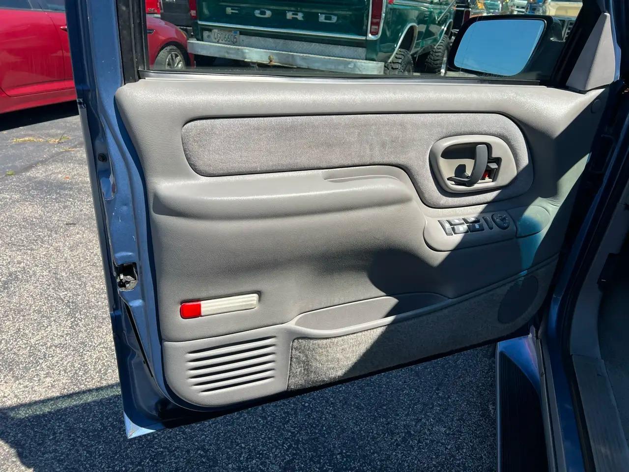 1995 Chevrolet Suburban 1500 4WD