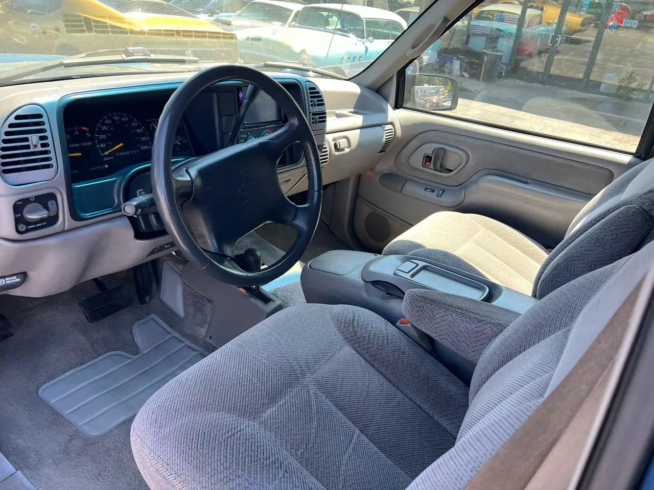 1995 Chevrolet Suburban 1500 4WD