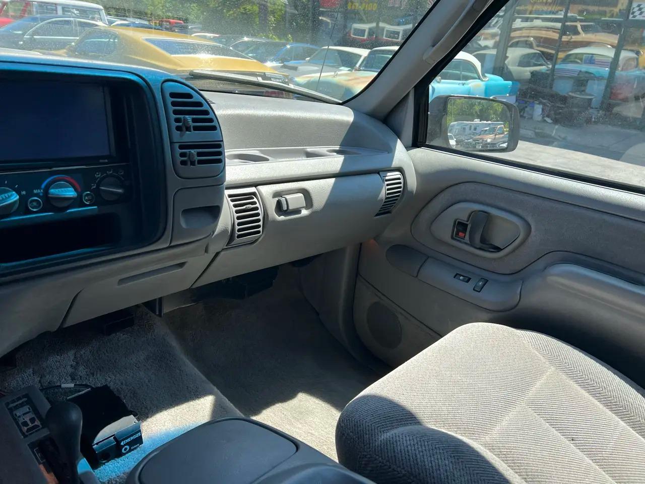 1995 Chevrolet Suburban 1500 4WD