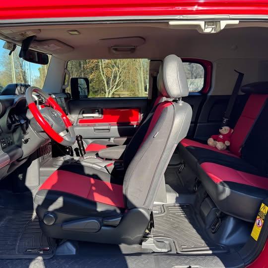 2012 Toyota FJ Cruiser Train Teams Edition