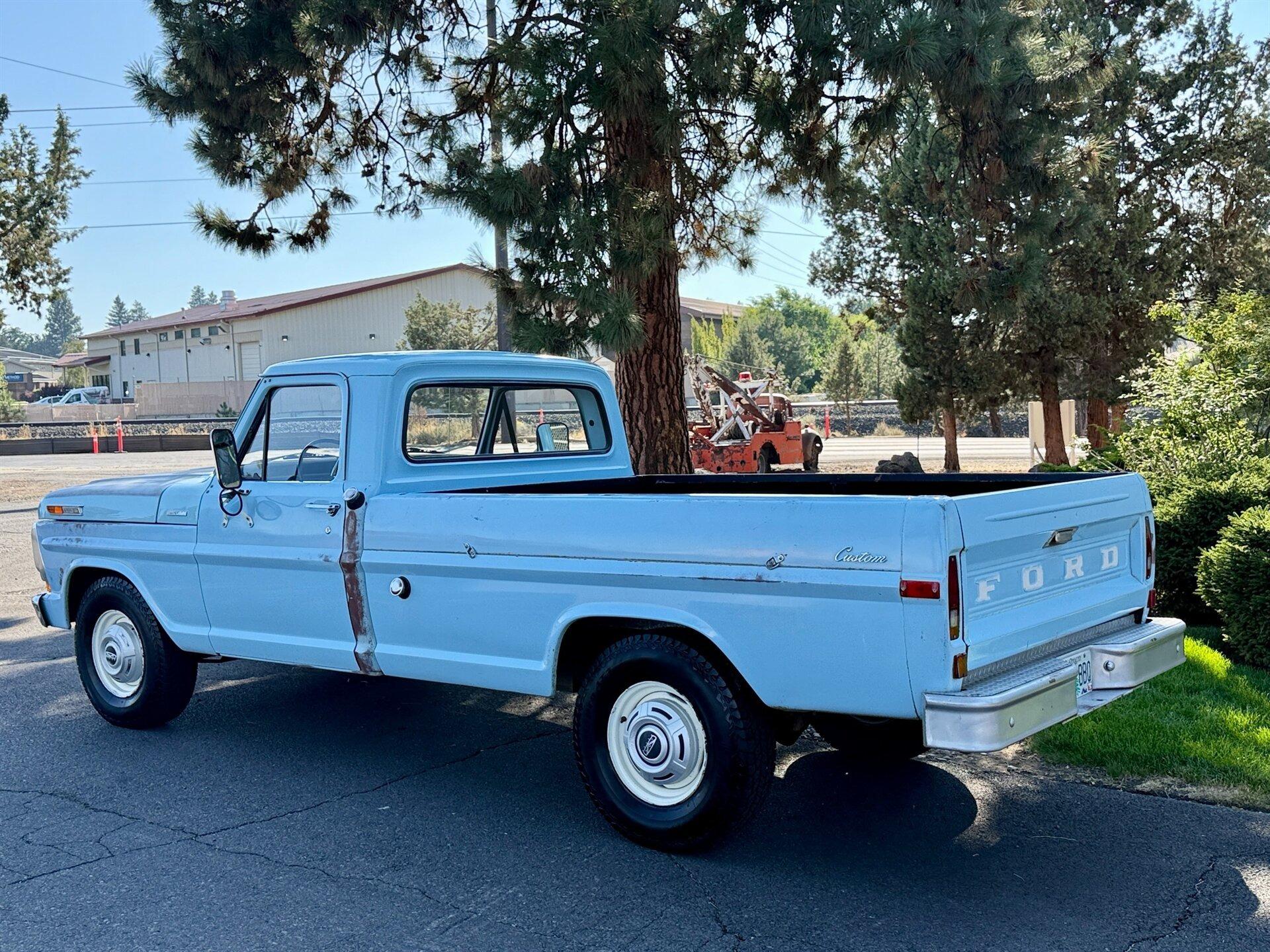 1972 Ford F-250 Camper Special - 2