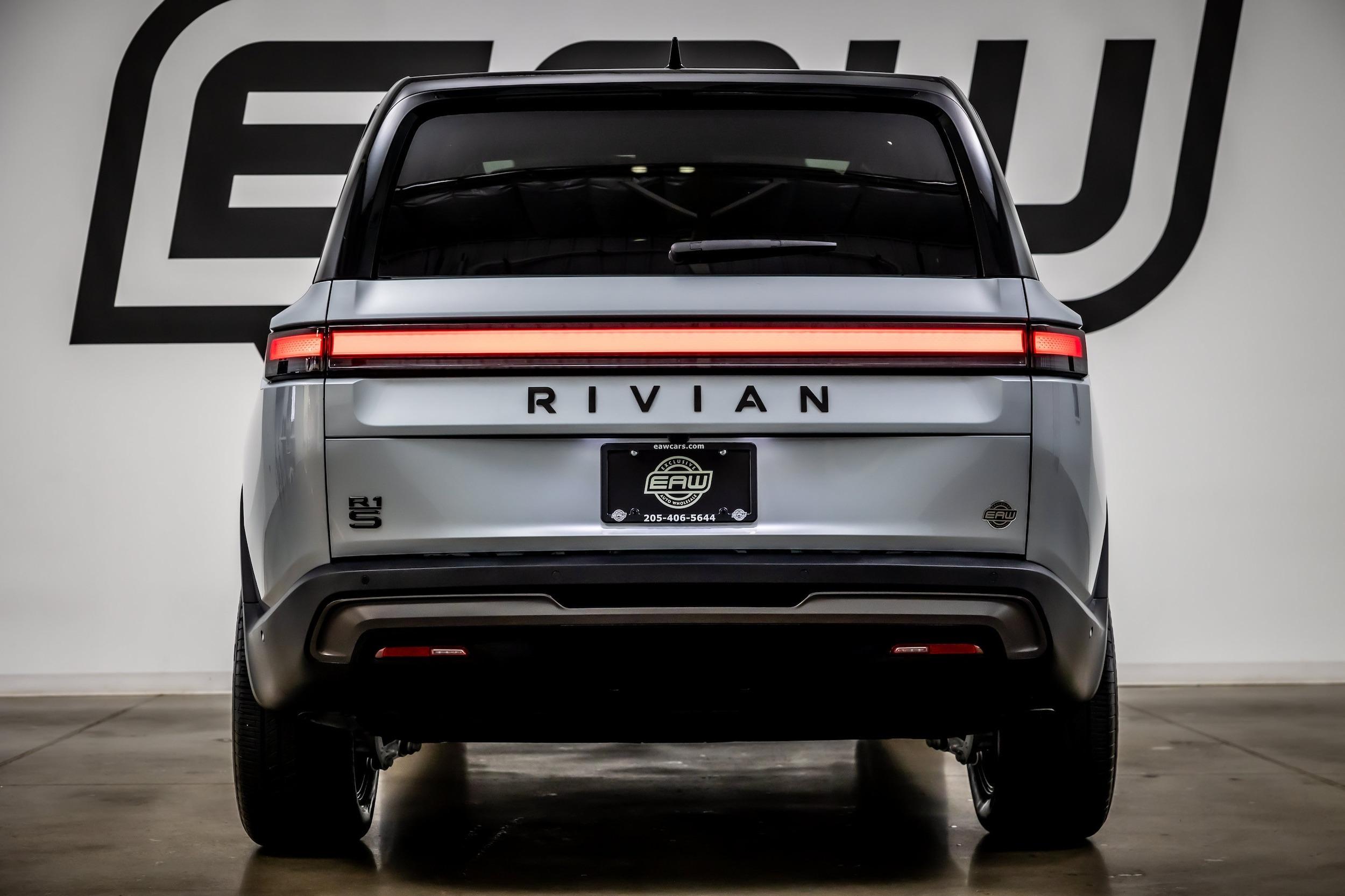 2025 Rivian R1S Adventure