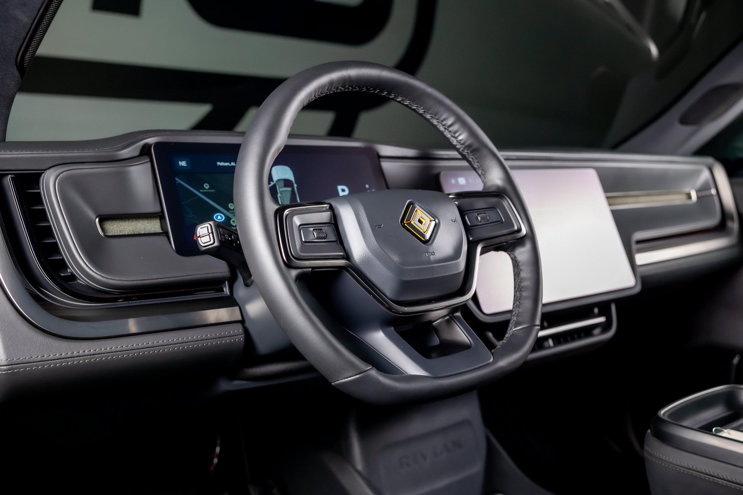 2025 Rivian R1S Adventure